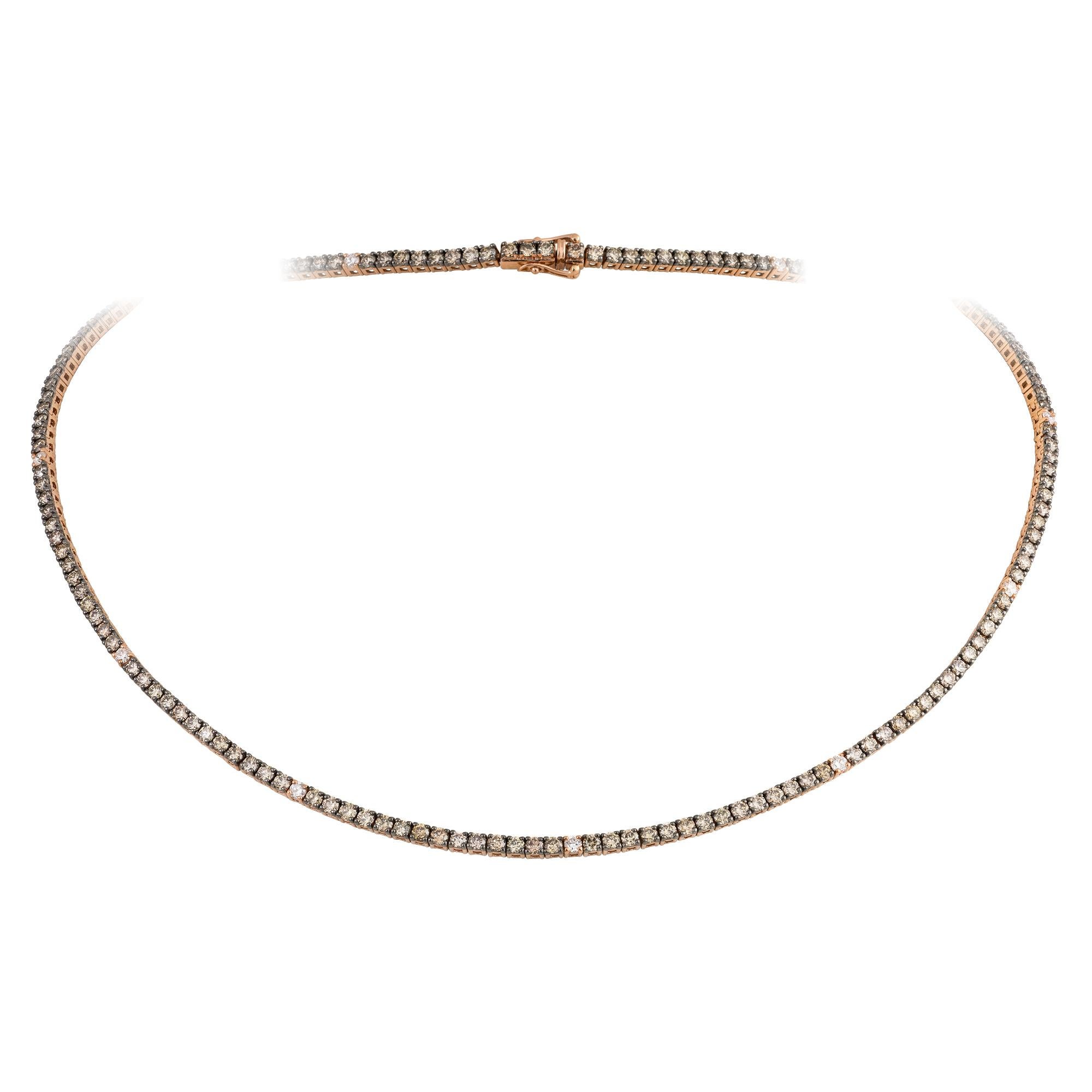 Der folgende Artikel, den wir anbieten, ist diese seltene wichtige strahlende 18KT Gold herrlich glitzernde und funkelnde prächtige Fancy Brown Diamond Necklace. Halskette enthält ca. 8.50CTS von schönen Fancy Colored Diamanten!!! Die Steine sind