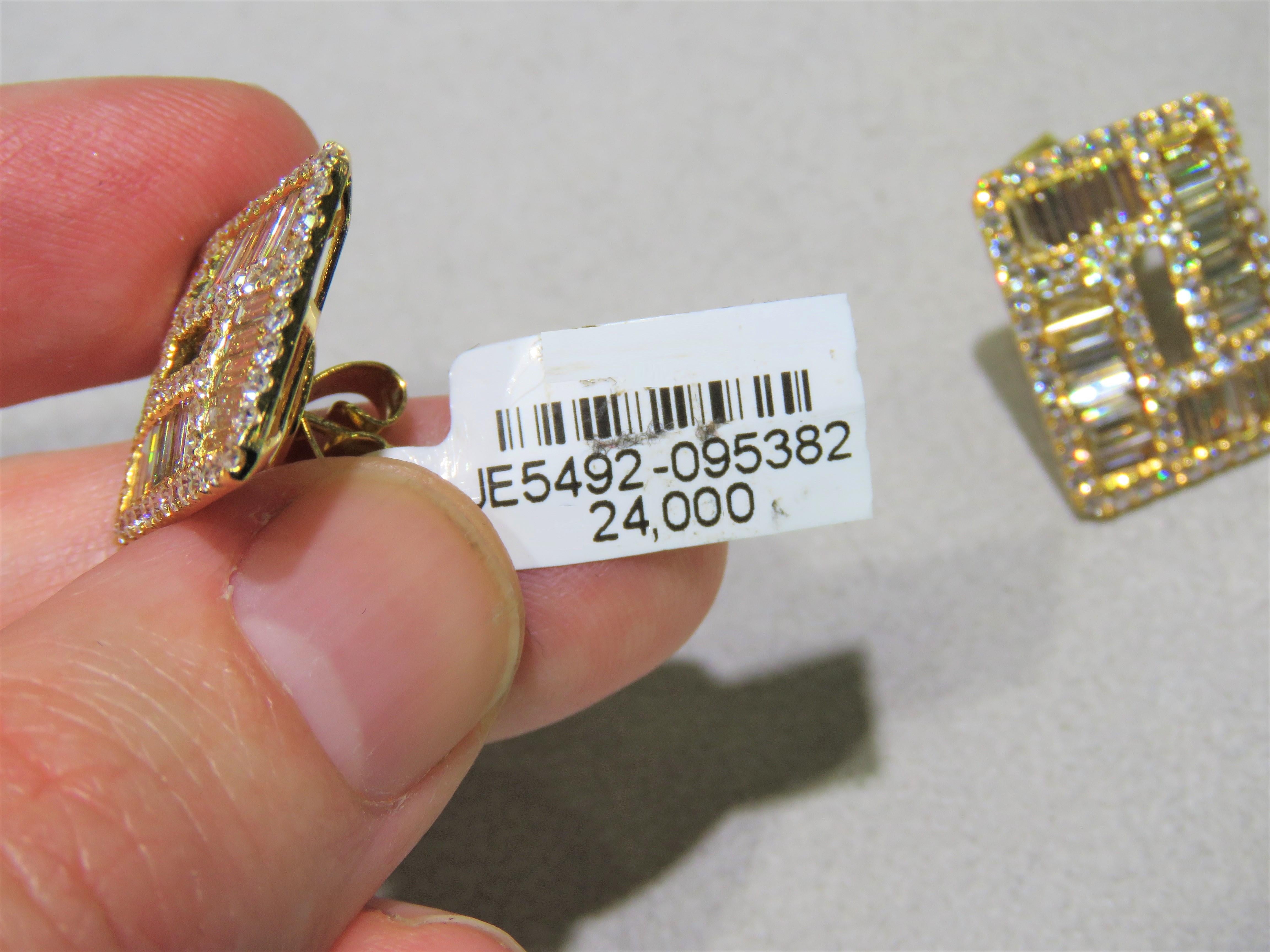 NWT $24, 000 Rare 18KT Yellow Gold Fancy Baguette Trillion Cut Diamond Earrings In New Condition For Sale In New York, NY