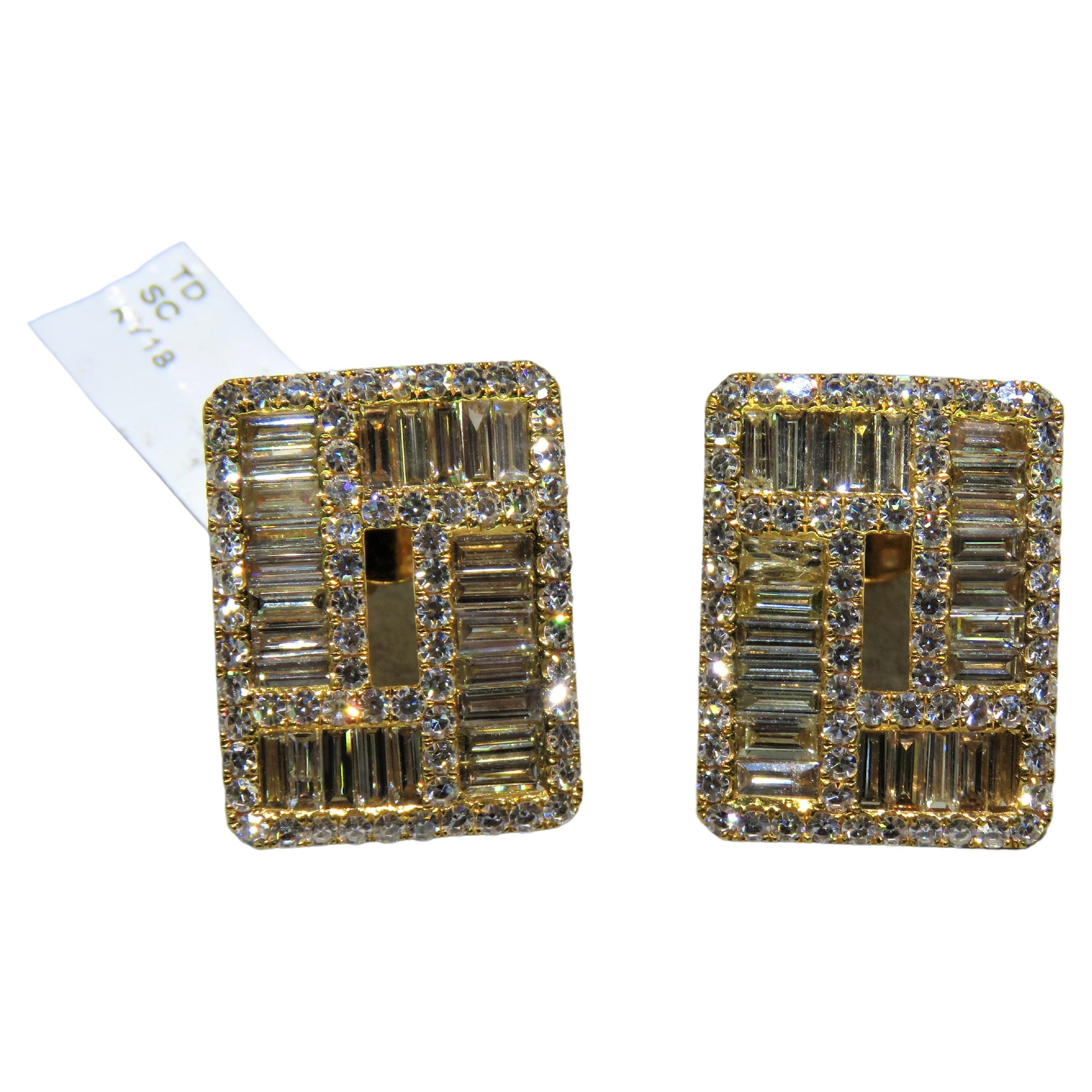 NWT $24, 000 Rare 18KT Yellow Gold Fancy Baguette Trillion Cut Diamond Earrings For Sale