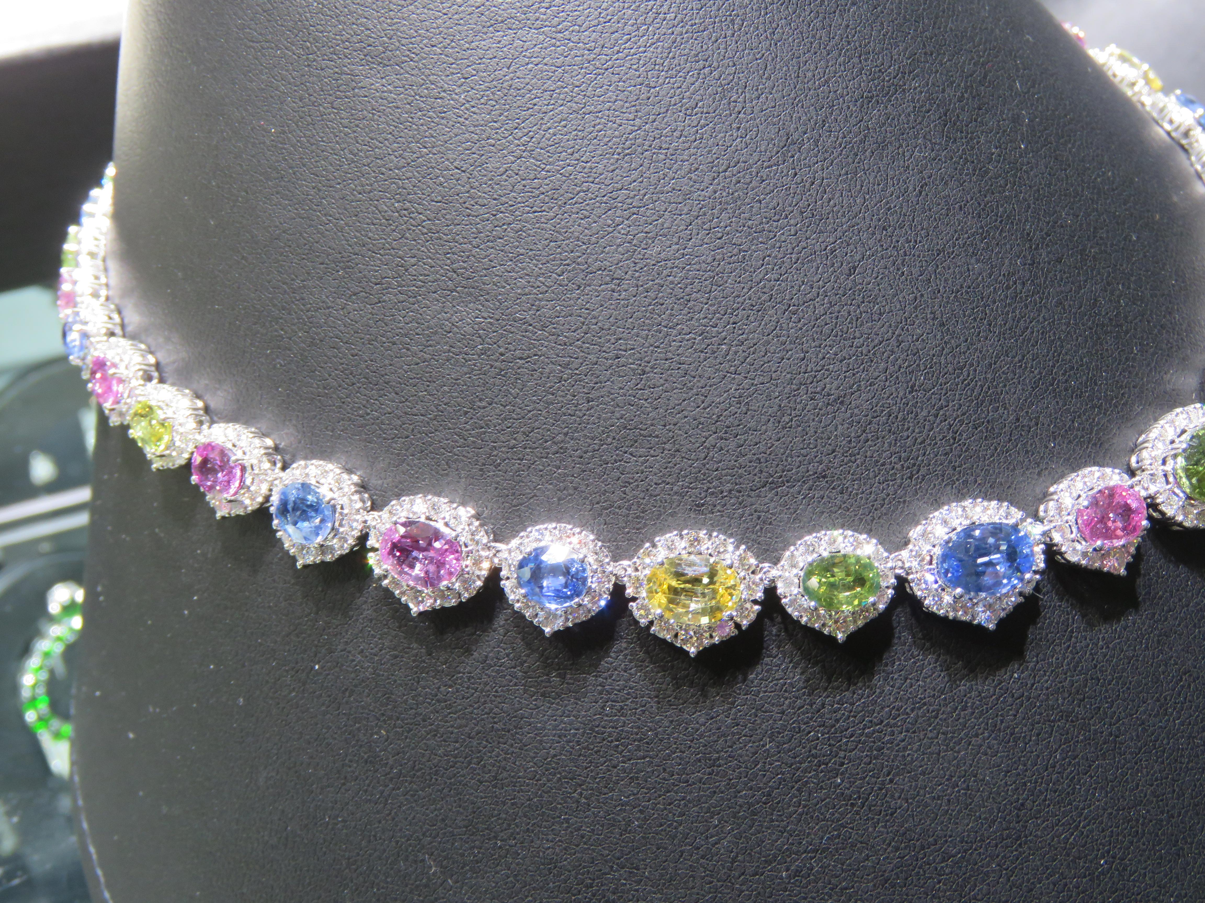 Halskette, neu mit 249, 000 18KT, prächtiger großer mehrreihiger Regenbogen-Saphir-Diamant-Diamant-Halskette (Gemischter Schliff)
