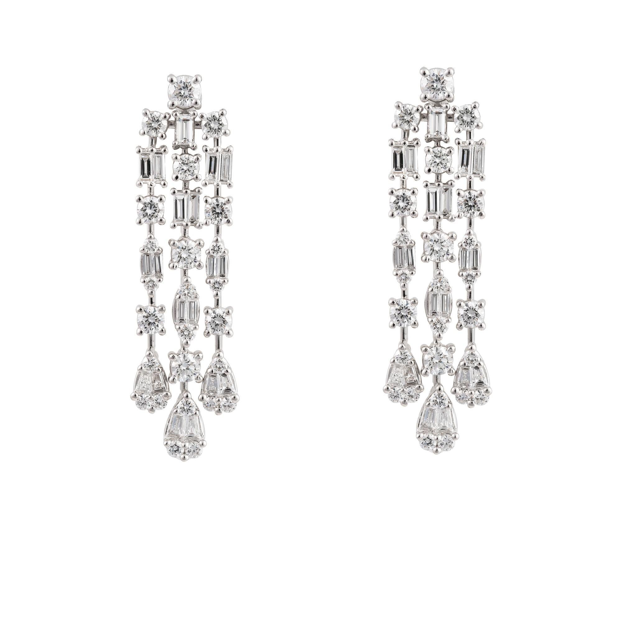 Taglio misto NWT $25.000 Orecchini a goccia in oro 18KT con diamanti a lampadario di rara fantasia in vendita