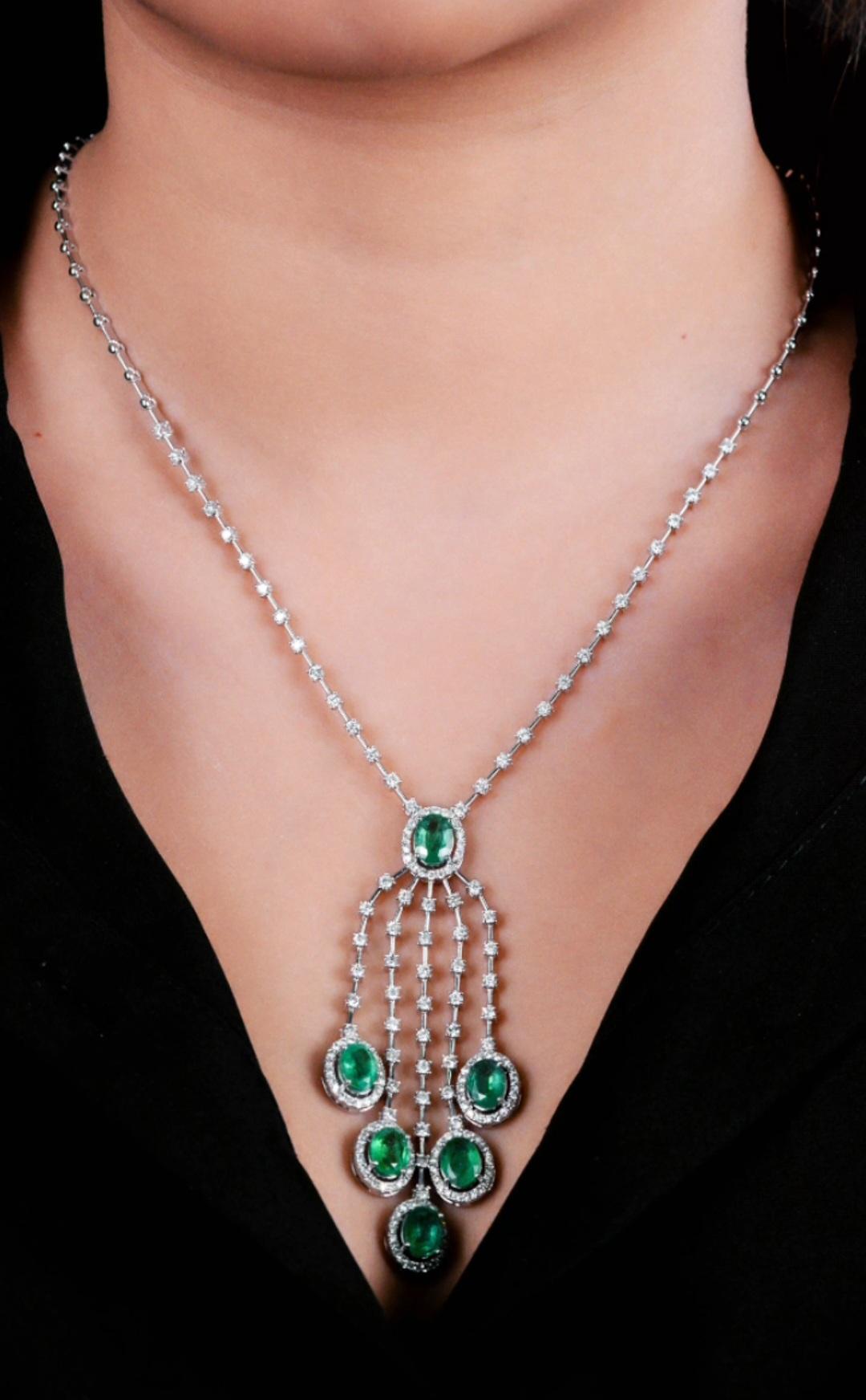 Women's or Men's NWT $25, 000 18KT Gold Rare Important Fancy 9CT Emerald Diamond Drop Necklace For Sale