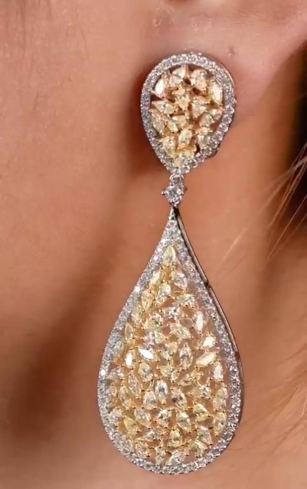 Taglio misto NWT $25,000 18KT Grandi orecchini pendenti con diamanti gialli scintillanti in vendita