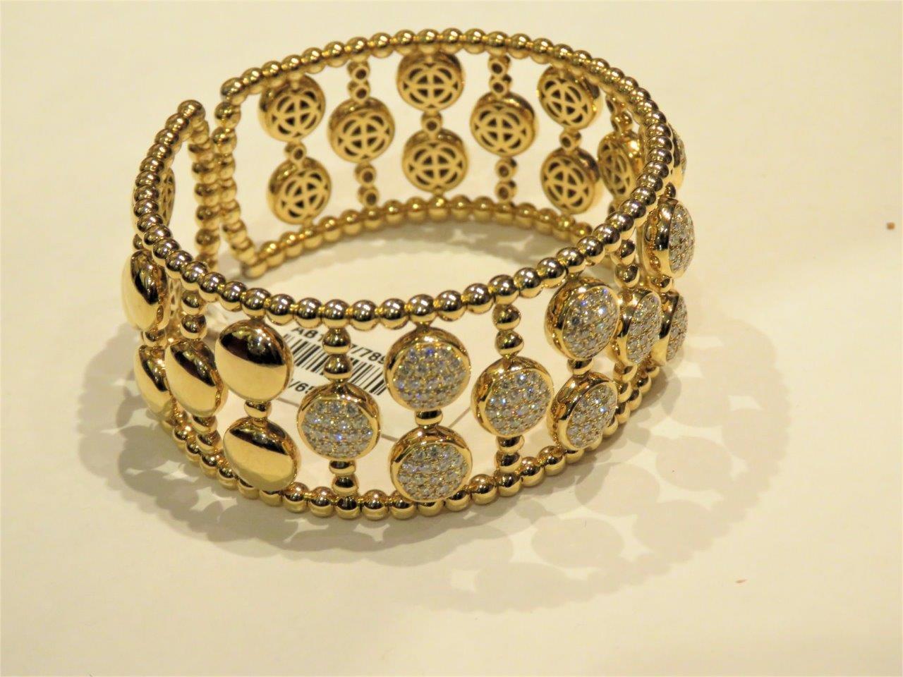 NWT $25, 000 Important 18KT Gorgeous Glittering Diamond Cuff Bangle Bracelet In New Condition For Sale In New York, NY
