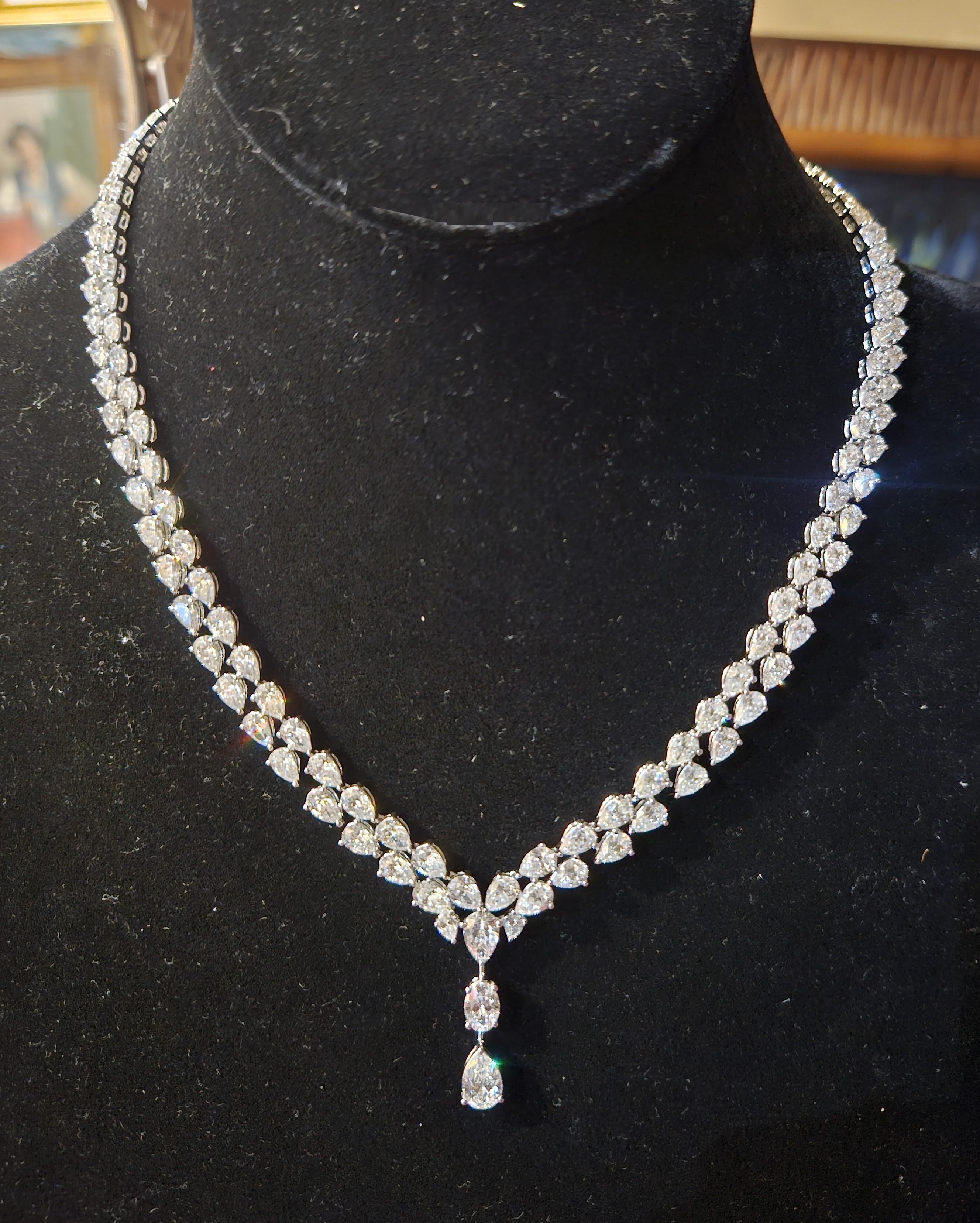 NEU 250, 000 18KT Wunderschöne seltene Fancy 30CT GIA zertifizierte Diamant-Halskette, neu mit Etikett (Tropfenschliff) im Angebot