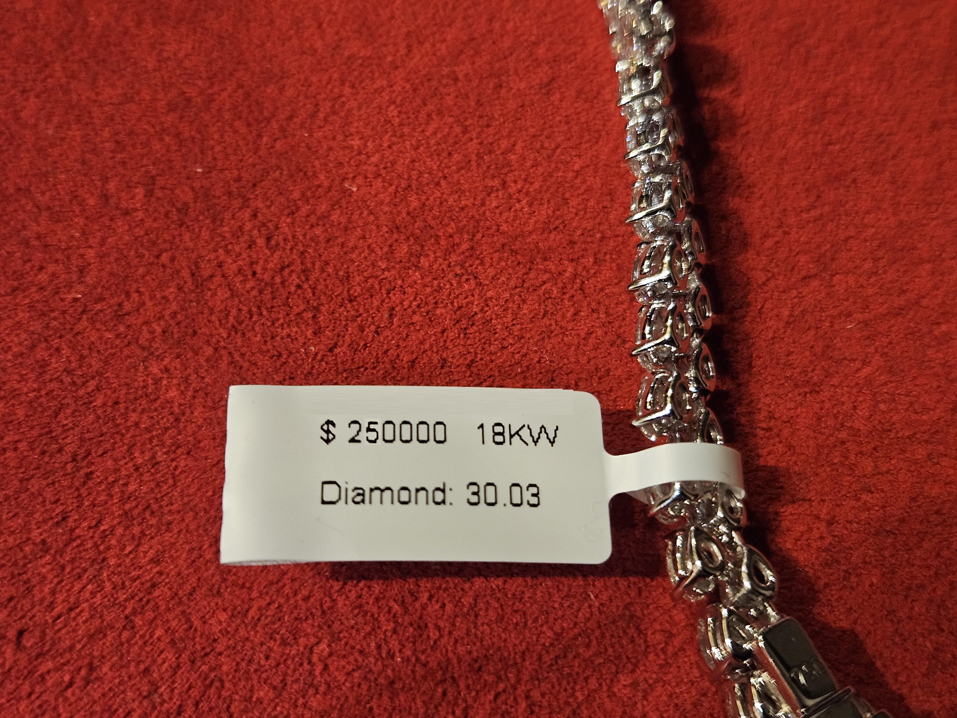 NEU 250, 000 18KT Wunderschöne seltene Fancy 30CT GIA zertifizierte Diamant-Halskette, neu mit Etikett im Zustand „Neu“ im Angebot in New York, NY