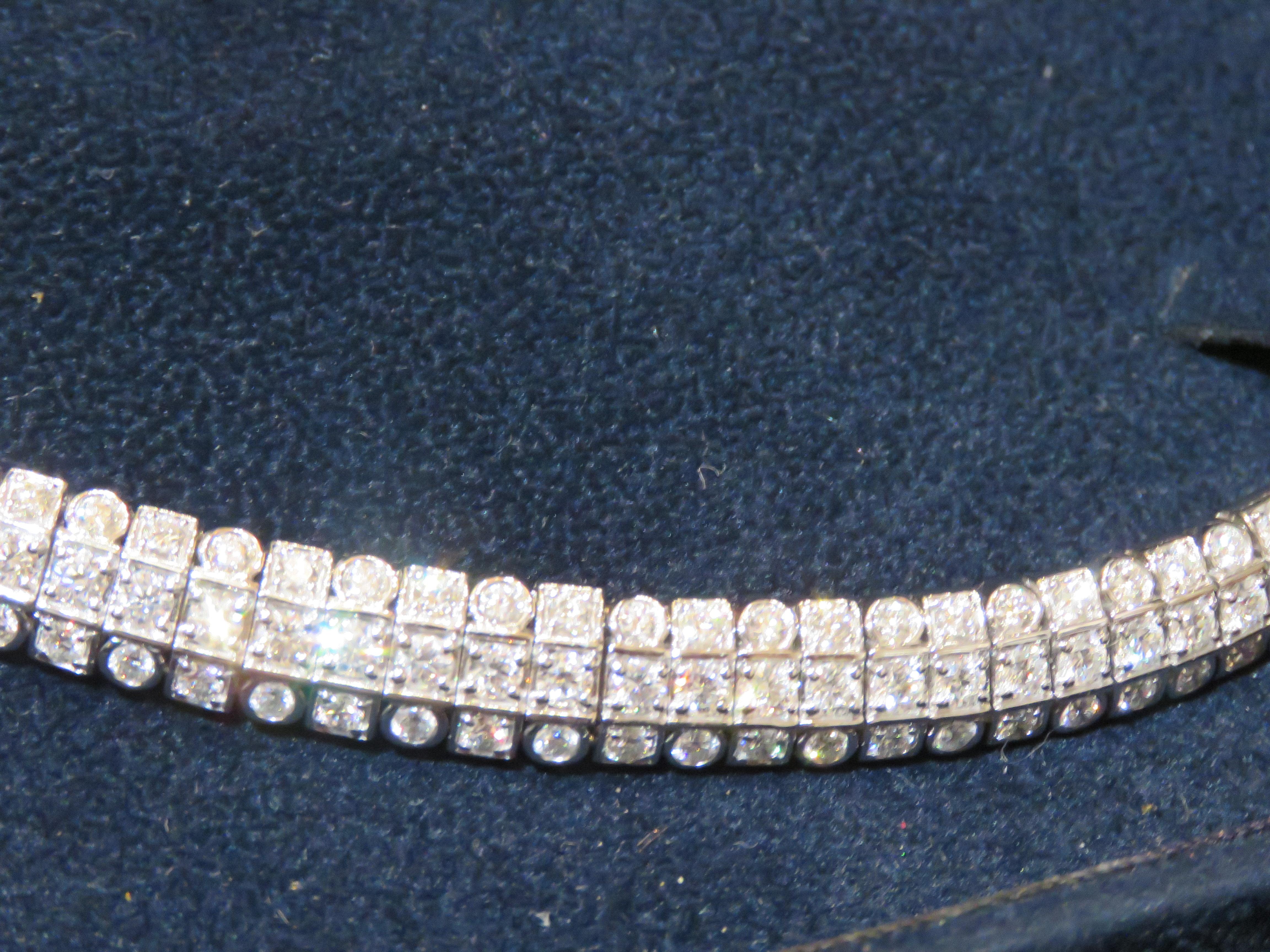 NWT $257, 738 Collana in oro 18KT con diamanti baguette e zaffiri blu in vendita 3