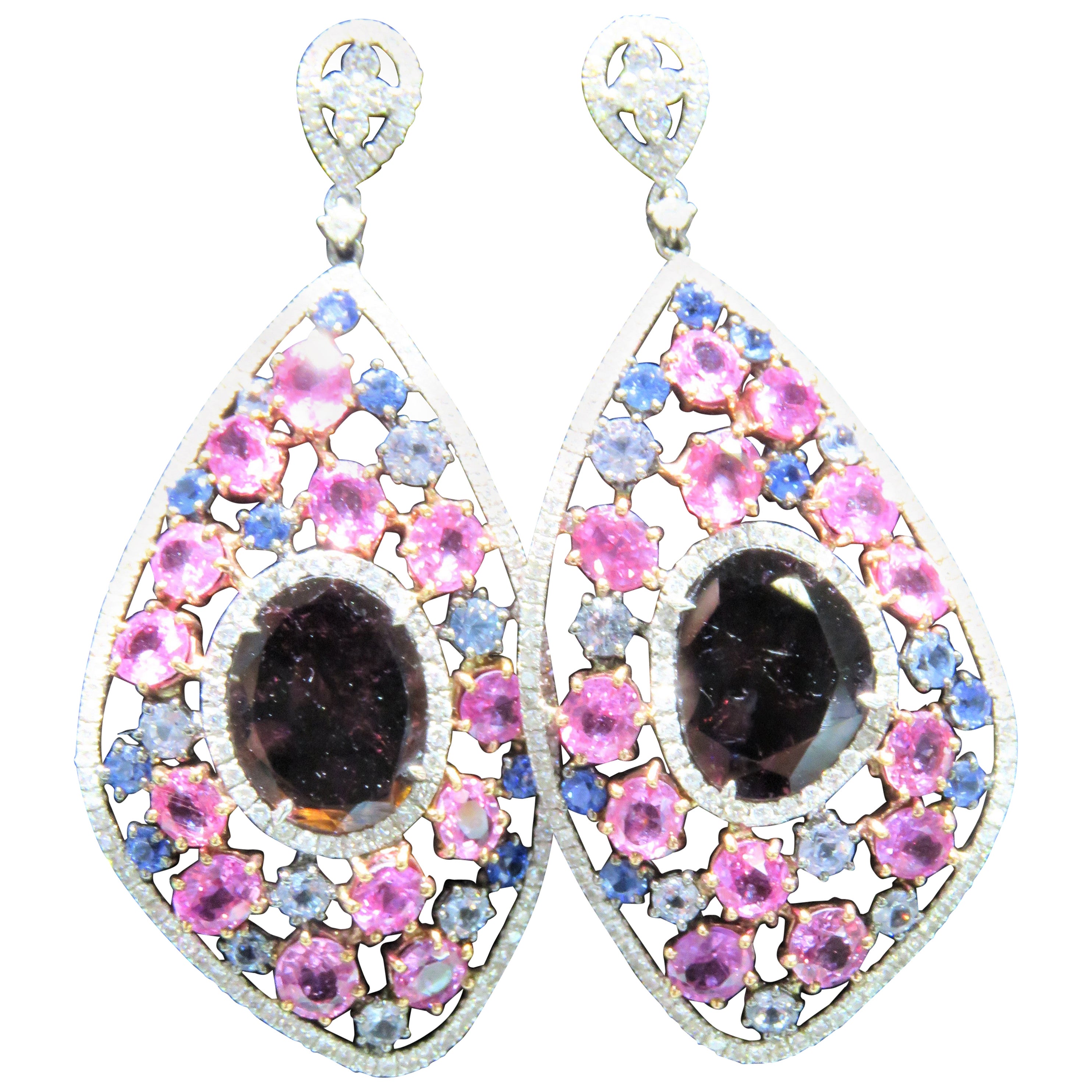 26.000 18KT Ausgefallene glitzernde seltene Turmalin-Diamant-Saphir-Ohrringe im Angebot
