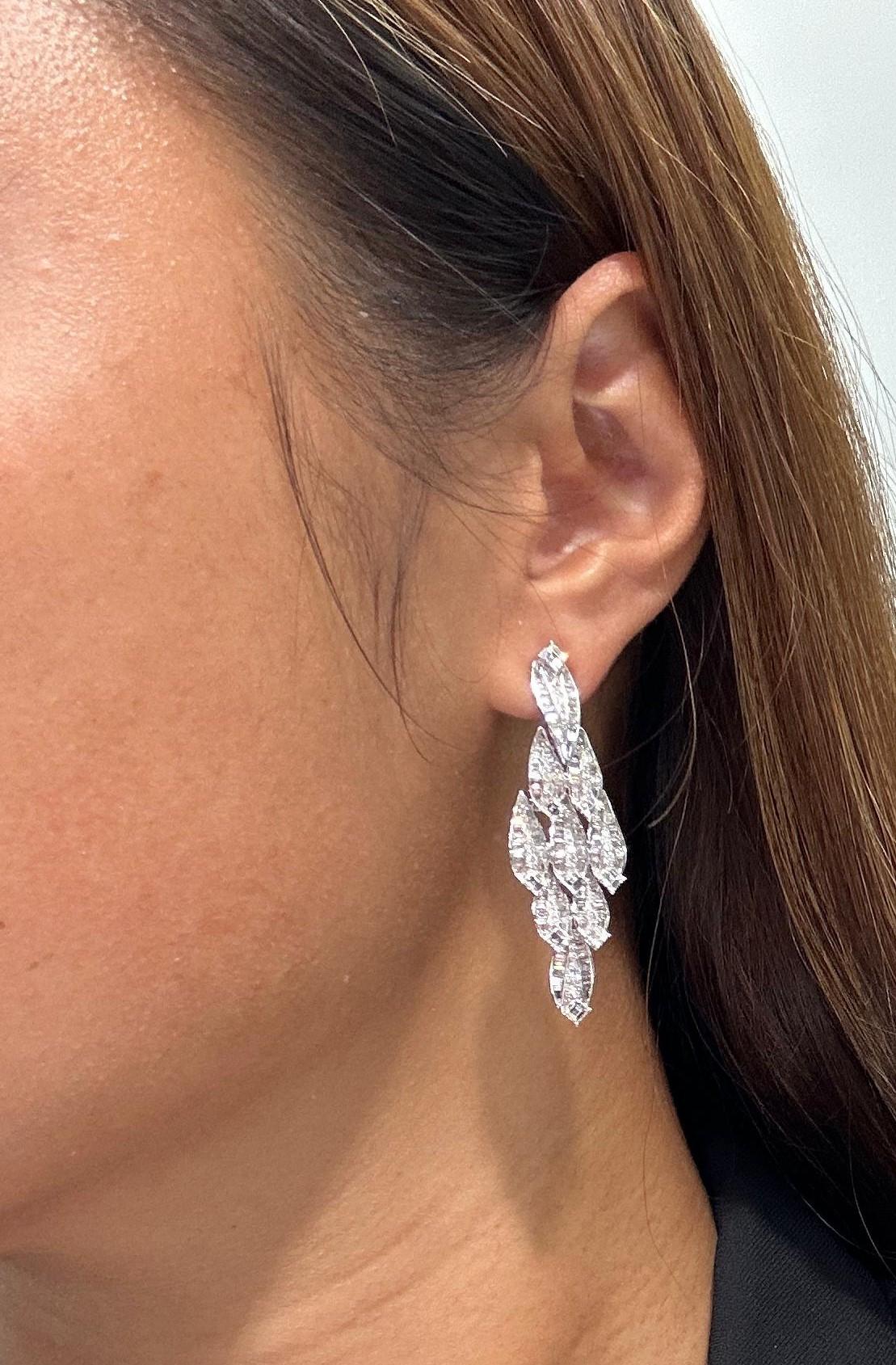 NWT 26, 800 Rare 18KT Gold 6CT Fancy Glittering White Diamond Dangle Earrings In New Condition For Sale In New York, NY