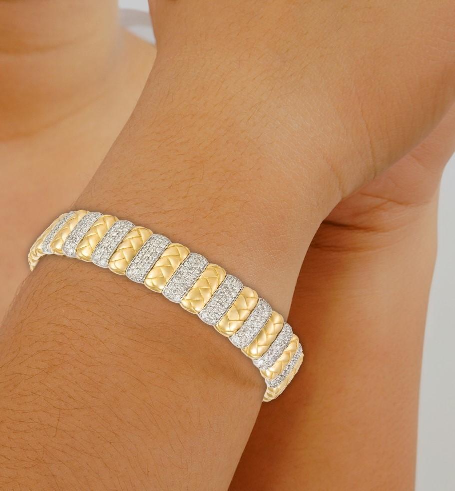 Taglio misto NWT $27, 000 Oro 18KT Bracciale Bangle con diamanti scintillanti in vendita