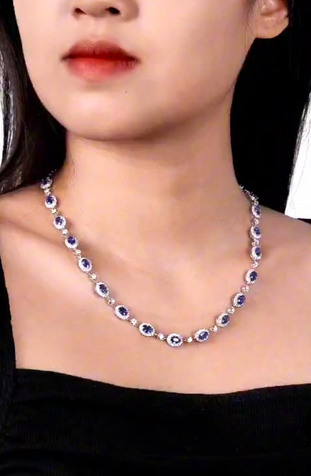 NWT $27, 500 Collana 18KT Fancy Large Glittering 13.50CTS Oval Sapphire Diamond In condizioni Nuovo in vendita a New York, NY