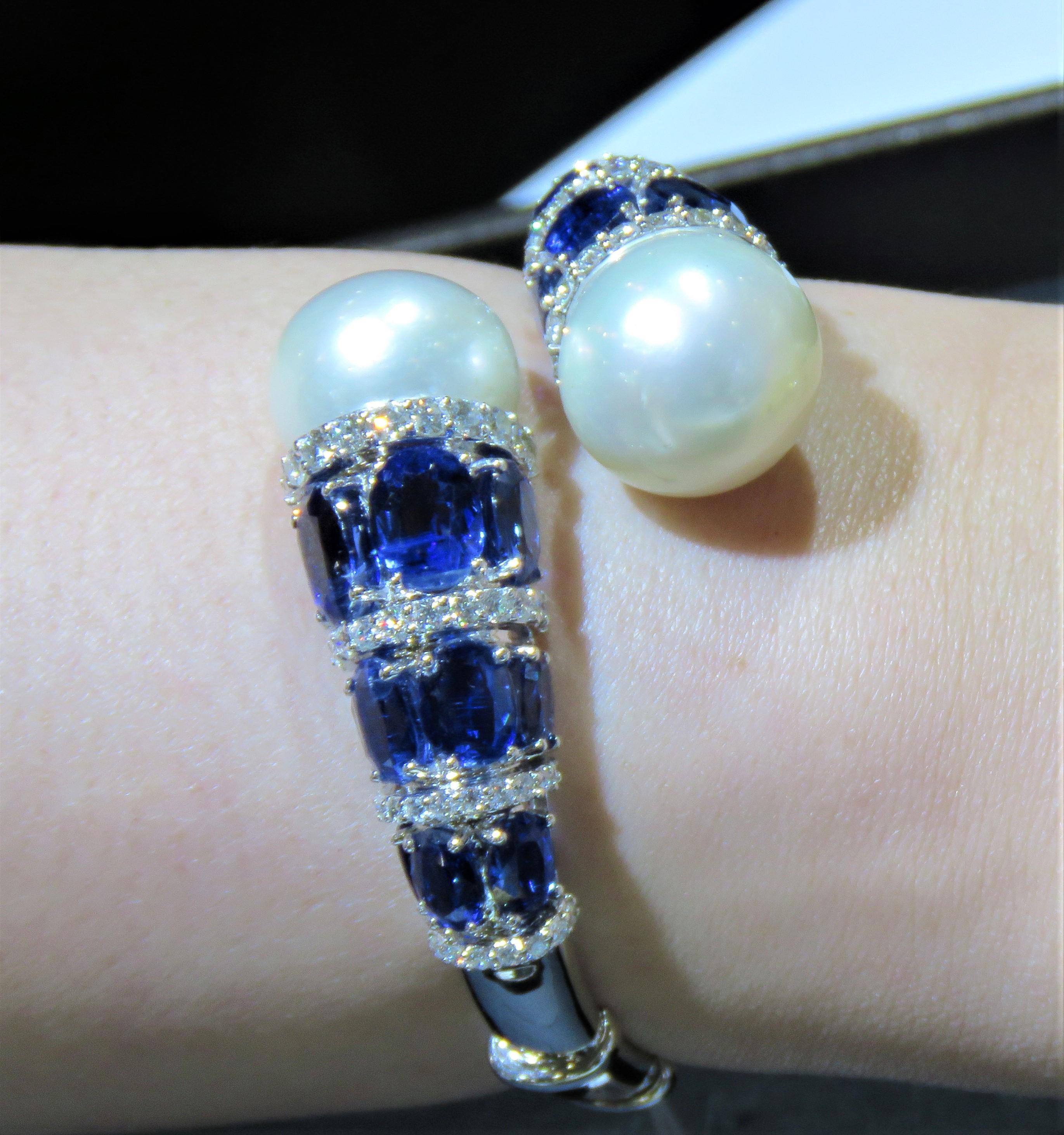 Oval Cut NWT $27, 419 18KT Gold Rare Natural Pearl Blue Kyanite Diamond Crossover Bangle For Sale