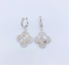 NWT $27, 939 18KT Gold Large Exquisite Clover Diamond Dangle Earrings