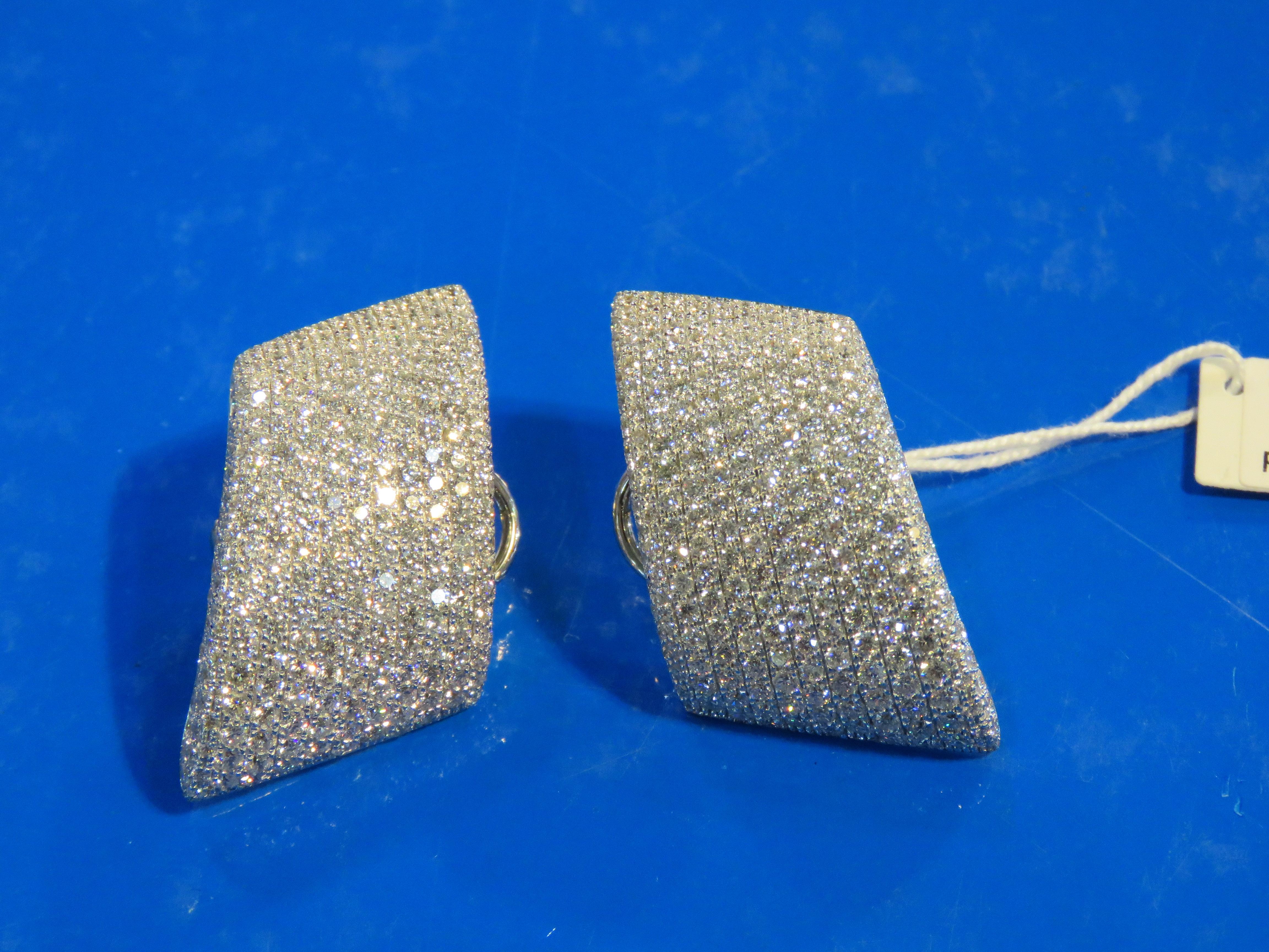 The Following Item we are offering is this Rare Important Radiant 18KT Gold Gorgeous Glittering and Sparkling Magnificent Fancy Diamond Venetian Style Earrings. Earrings Contains approx 5CTS of Beautiful Fancy Diamonds!! Stones are Very Clean and
