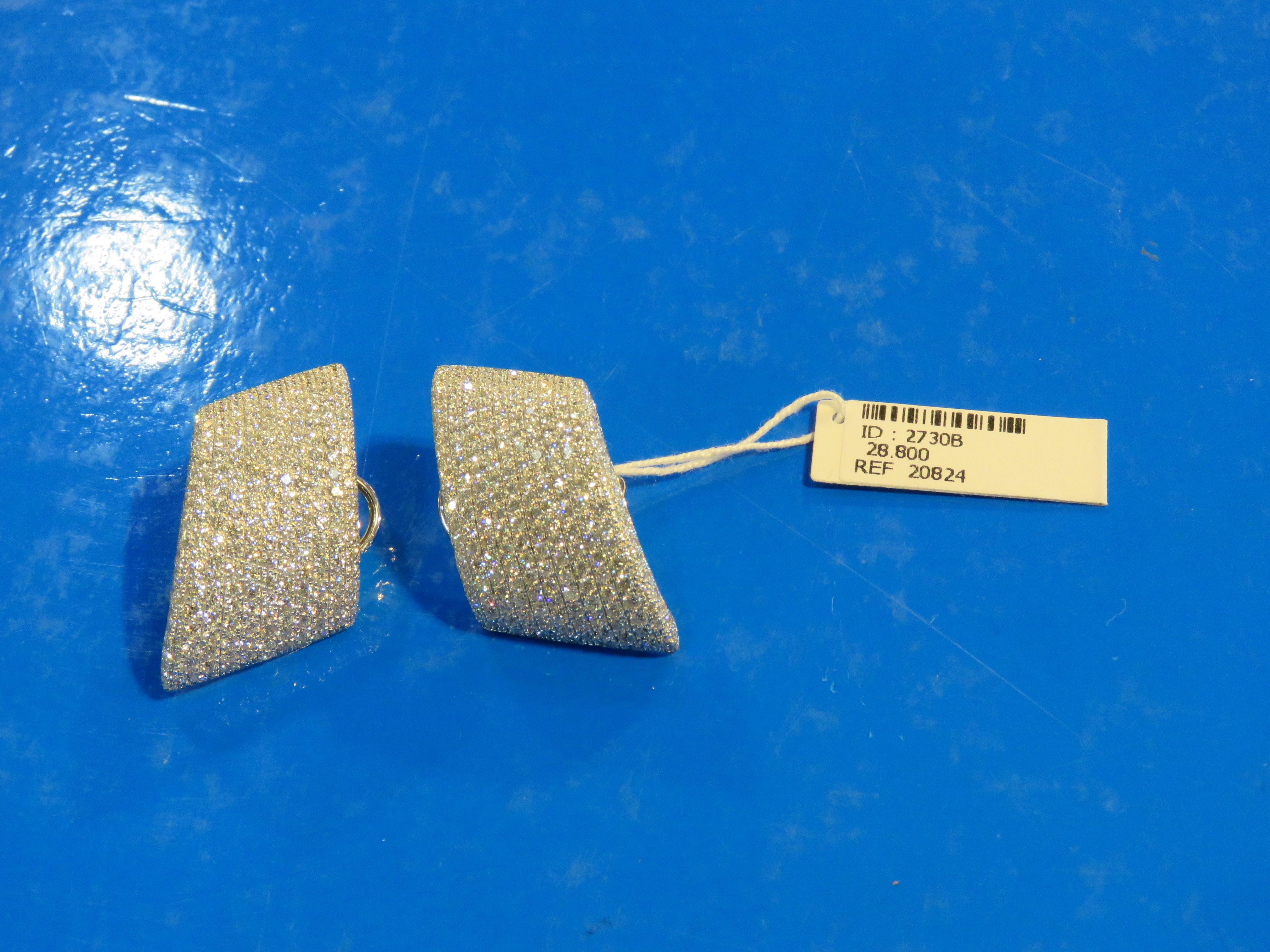 NWT $28, 800 18KT Gold Fancy Glittering Pave Diamond Drop Earrings In New Condition For Sale In New York, NY