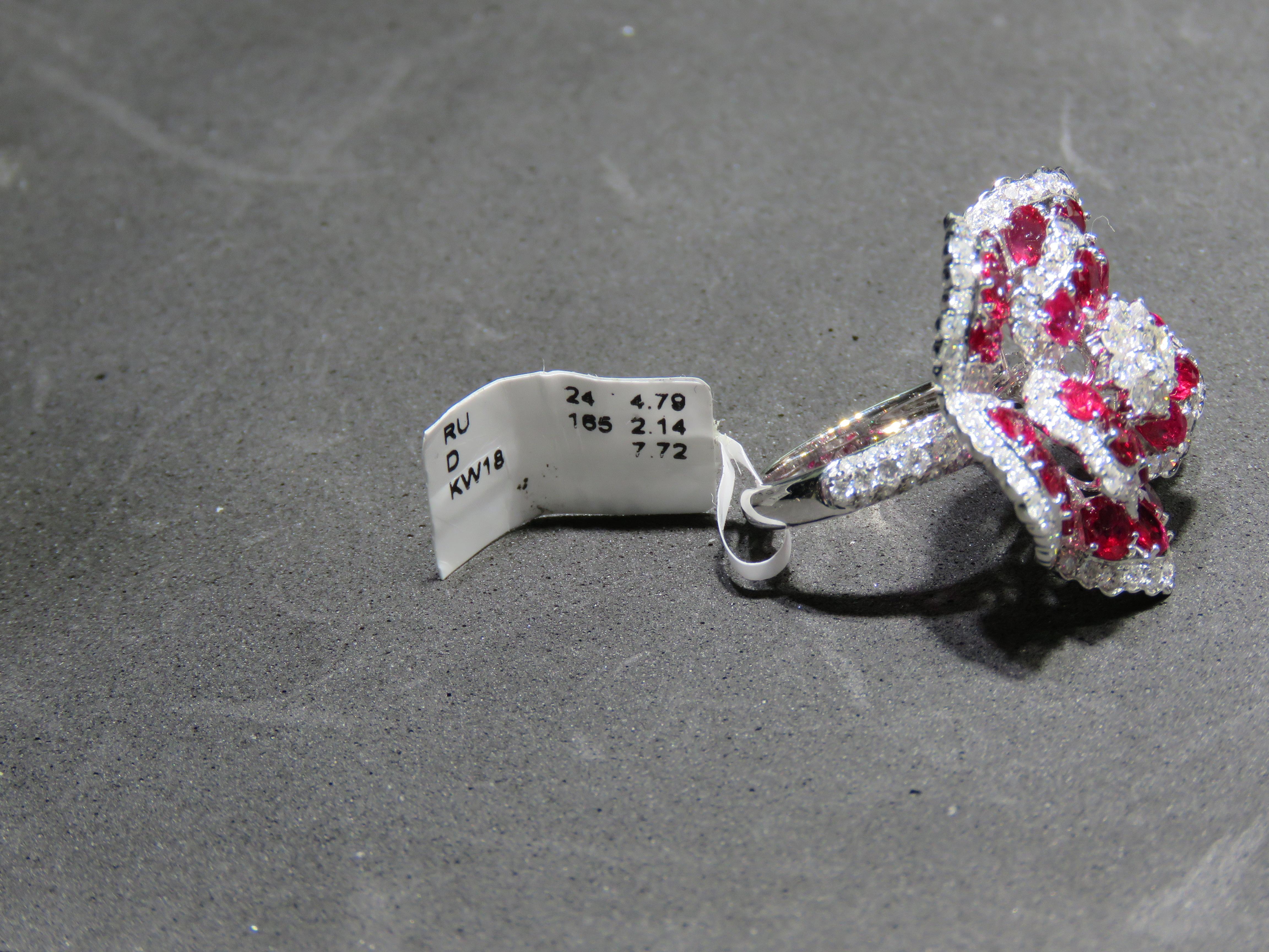 NWT $29, 000 18KT Gold Glittering Gorgeous Fancy Ruby Flower Diamond Ring In New Condition For Sale In New York, NY