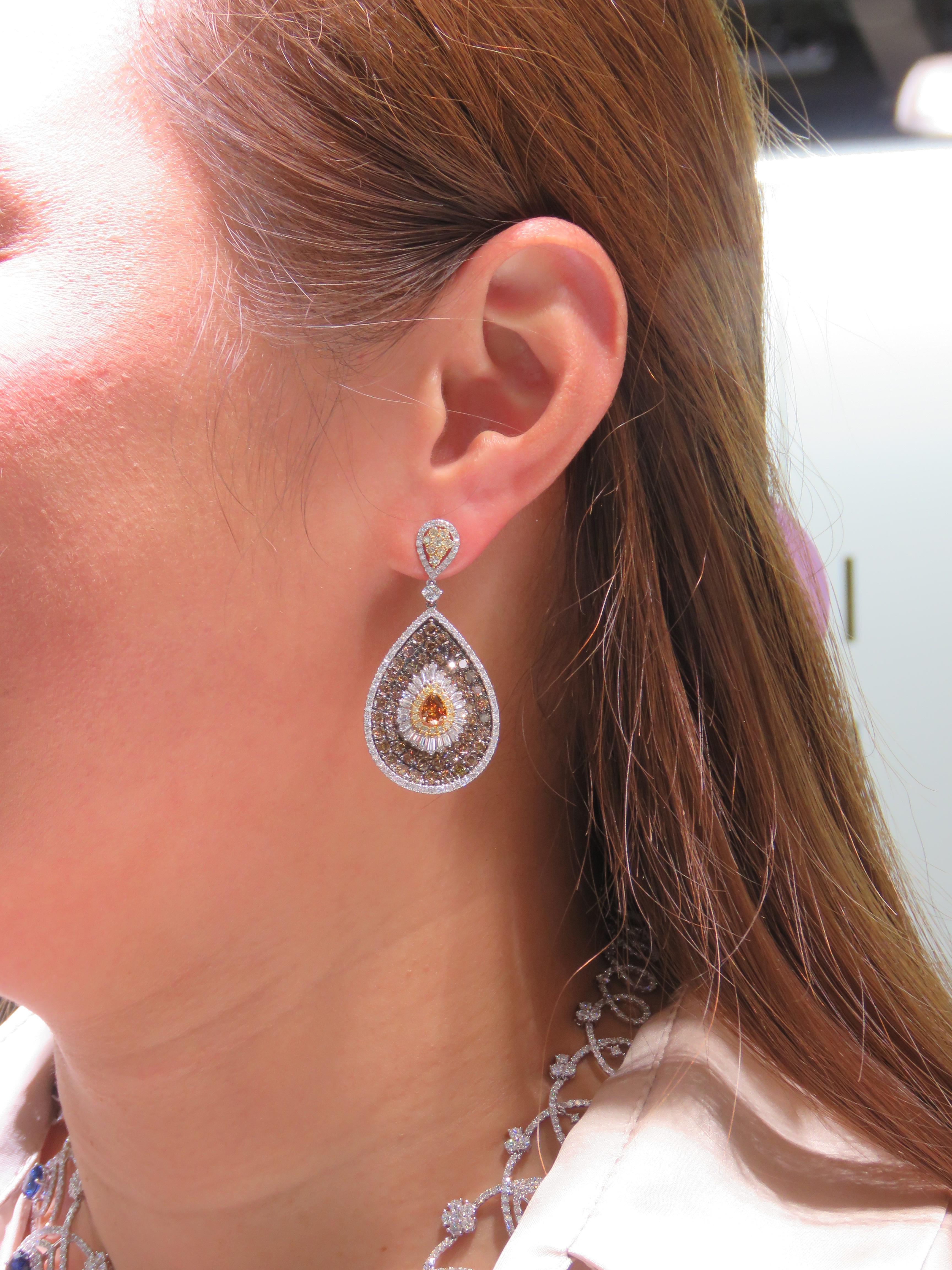 NWT $29.000 Magnifici orecchini in oro 18KT con diamanti 9CT Fancy Brown Cognac in vendita 1