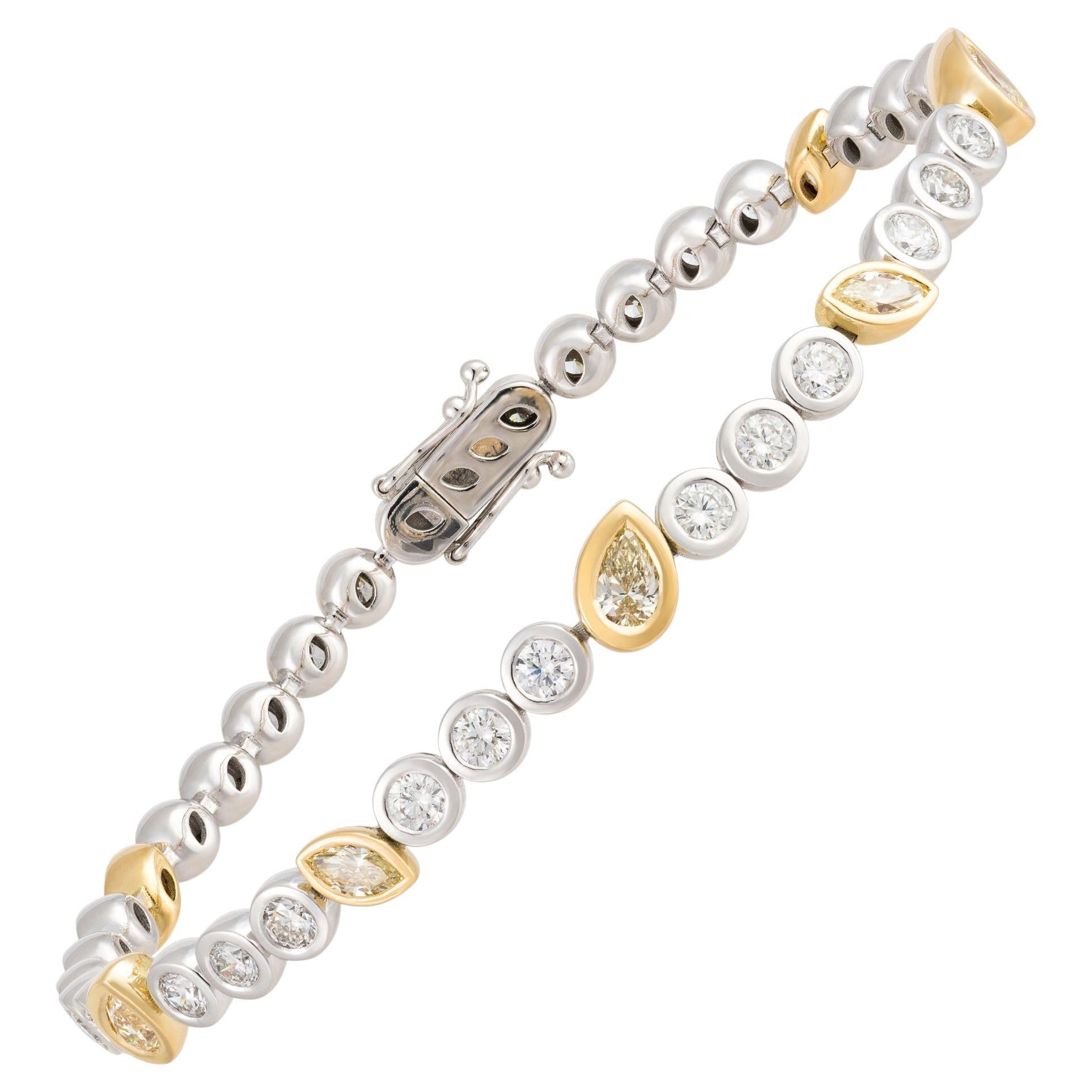 NWT $29, 000 Rare 18KT Gold Fancy Yellow and Diamond Tennis Bangle Bracelet en vente