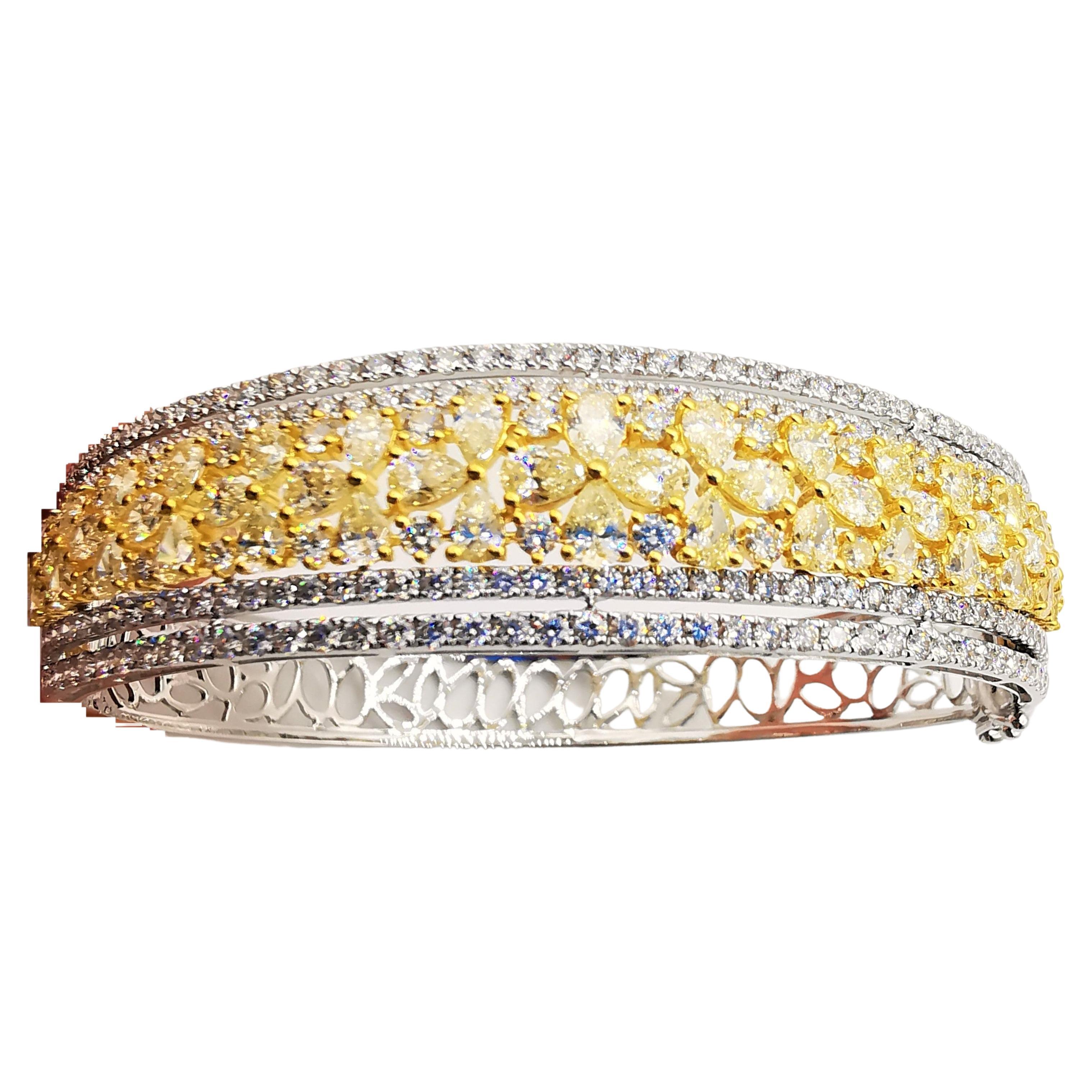 Superbe bracelet jonc en or 18 carats avec paillettes jaune fantaisie et diamants, 29 219 $, Neuf avec étiquette