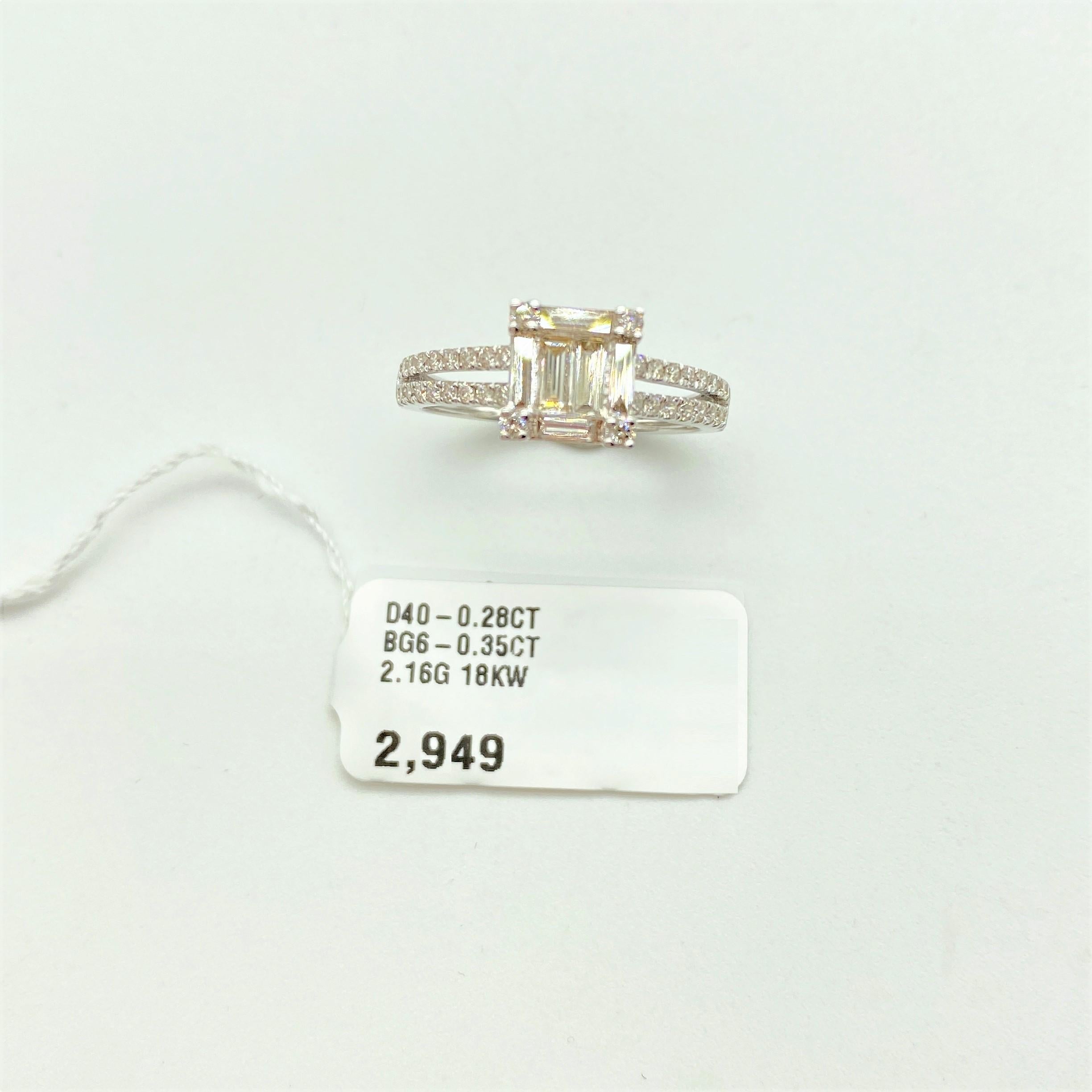 NWT $2, 949 Anello di fidanzamento in oro 18KT con diamanti baguette scintillanti In condizioni Nuovo in vendita a New York, NY