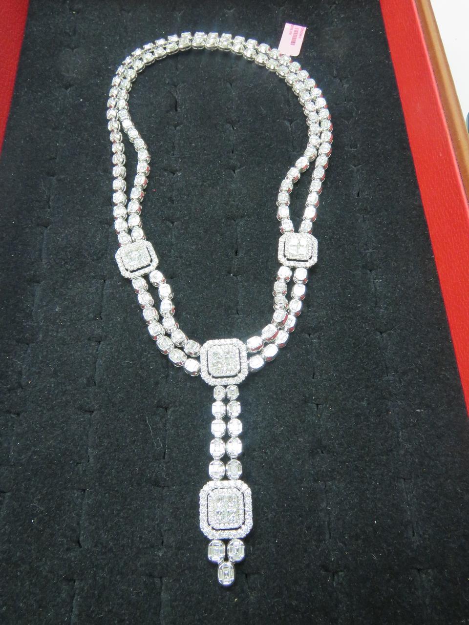 The Following Item we are offering is this Rare Important Radiant 18KT Gold Gorgeous Glittering and Sparkling Magnificent Fancy Diamond Necklace. Necklace contains approx 30CTS of Beautiful Glittering Diamonds all set in 18KT Gold!!! Stones are Very