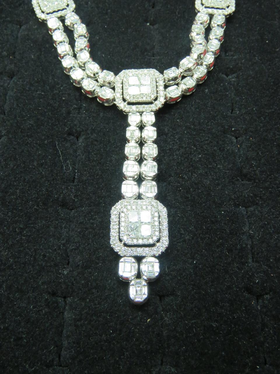 Round Cut NWT $299, 398 Rare Fancy 18 Karat Gold Gorgeous 30ct Diamond Drop Necklace For Sale