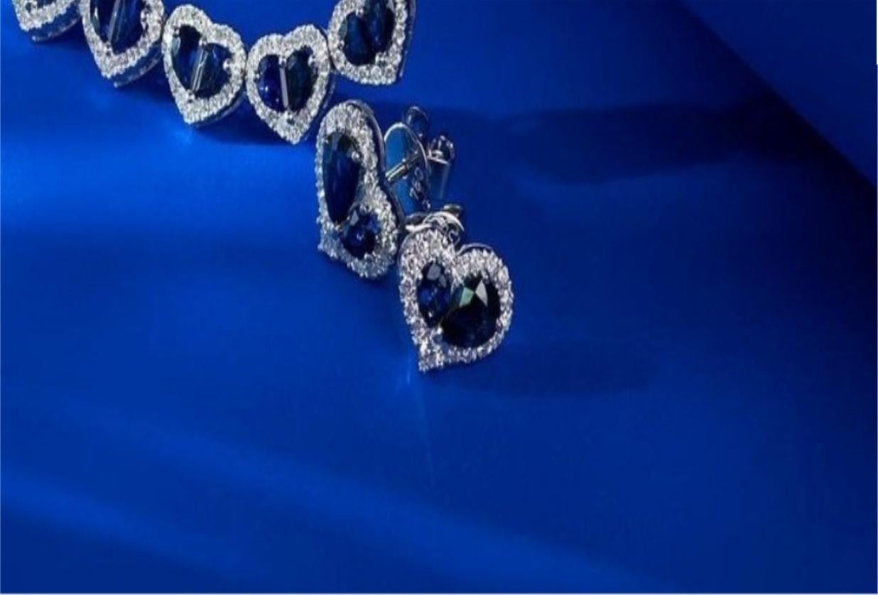 Taille mixte NWT $3, 300 Boucles d'oreilles en or 18KT, saphir bleu, diamant, cœur fantaisie en vente