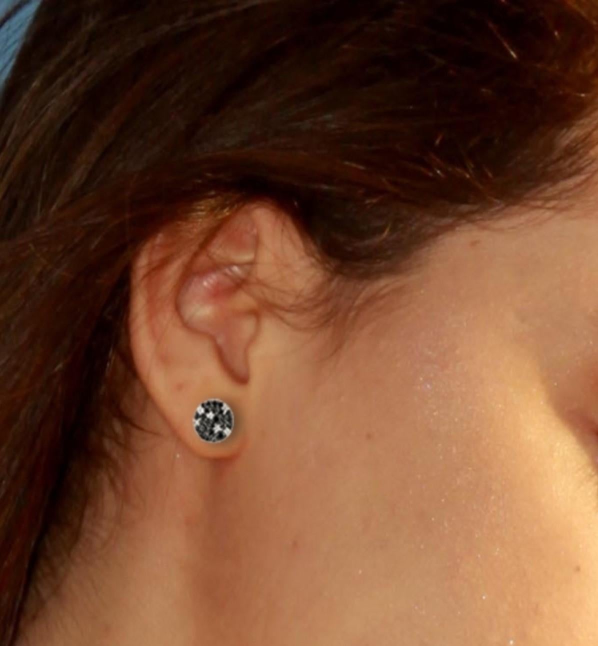 Taglio misto NWT $3, 525 Orecchini a perno con diamante nero e diamante bianco 18KT Fancy Glittering in vendita