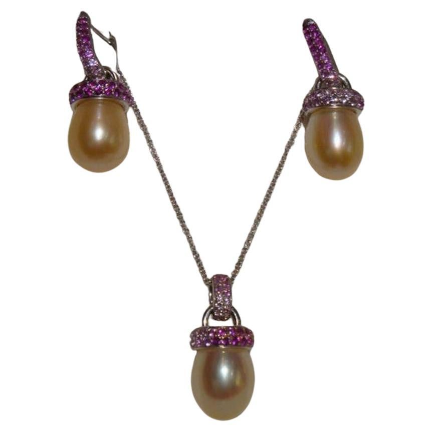 NWT $3, 750 Important 18Kt Gold Fancy Pink Pearl Sapphire Ruby Pendant Earrings For Sale