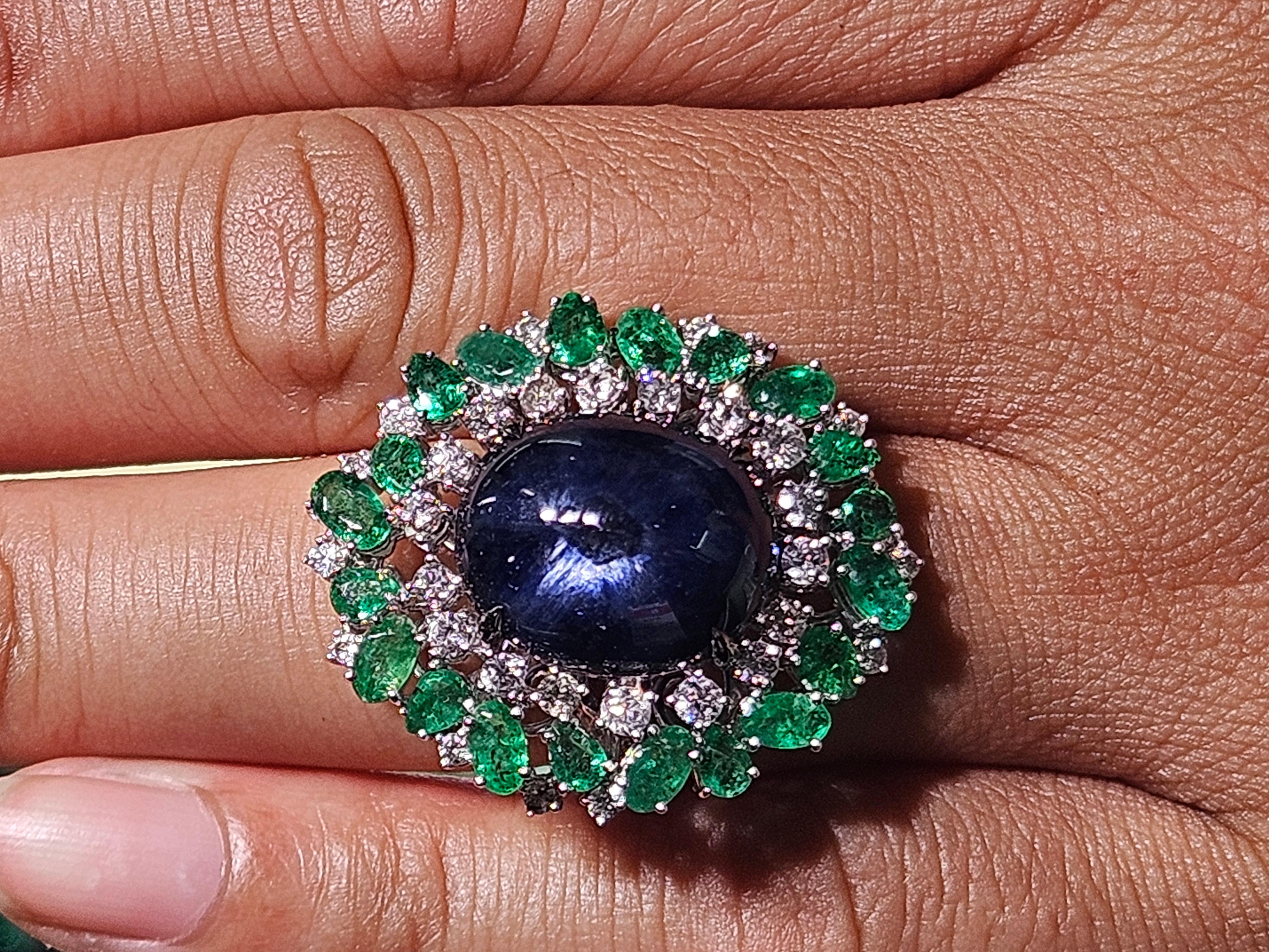 NWT $30, 000 18KT Fancy Large Glittering 22CT Blue Sapphire Diamond Emerald Ring Damen im Angebot