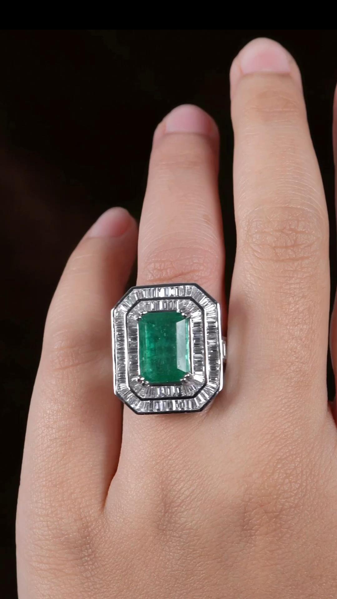 NEU $30, 000 18KT Gold Wunderschöner großer 9CT Fancy Glitzernder Smaragd-Diamantring mit glitzerndem Smaragd (Gemischter Schliff) im Angebot