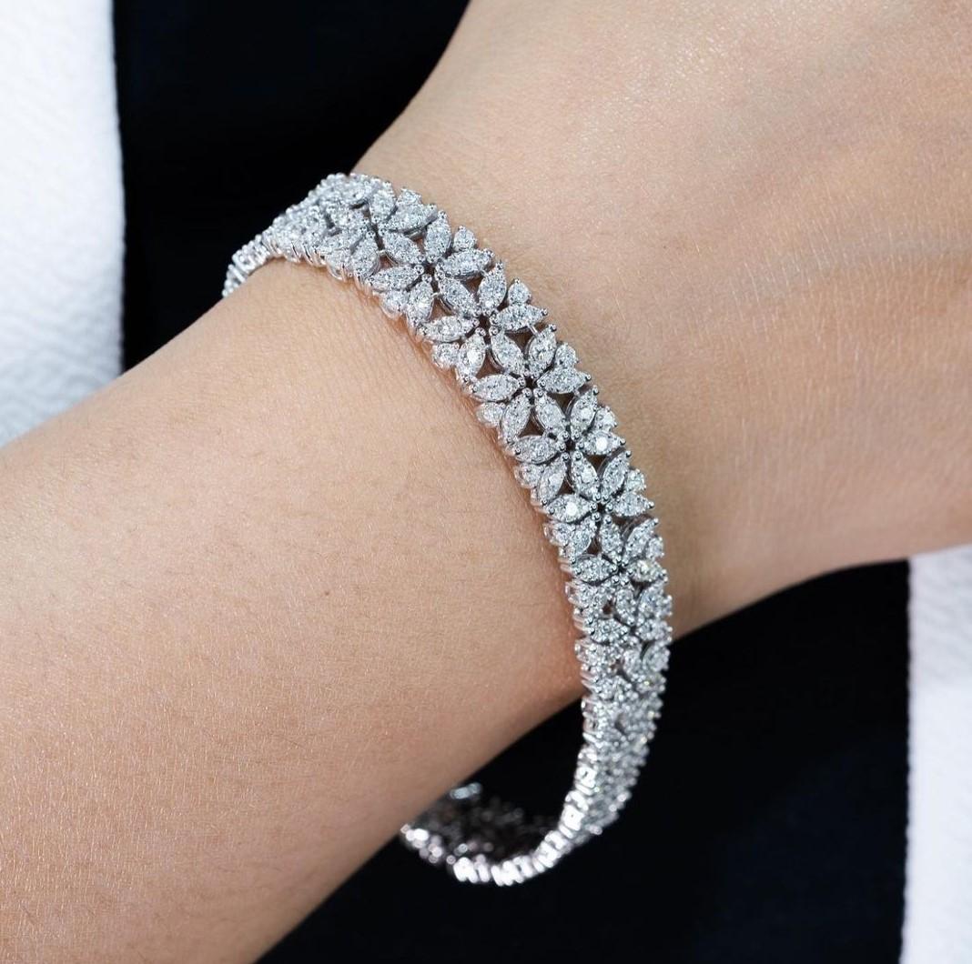 Bracelet à fleurs fantaisie en or blanc 18 carats avec diamants pailletés, 30 000 $, nouveau avec étiquette Neuf - En vente à New York, NY