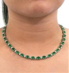 NWT $30, 000 18KT Fancy Large Glittering Fancy 28CT Emerald Diamond Necklace