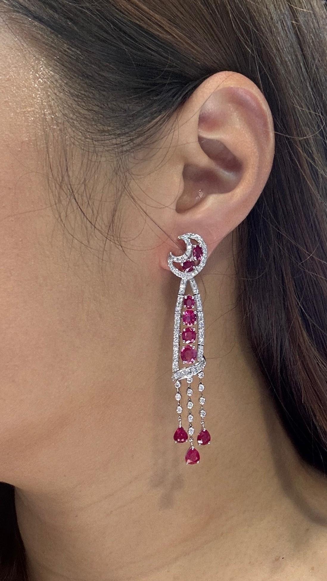 Taille mixte NWT $31, 000 18KT Fancy Glittering 13CT Red Ruby Diamond Drop Earrings en vente