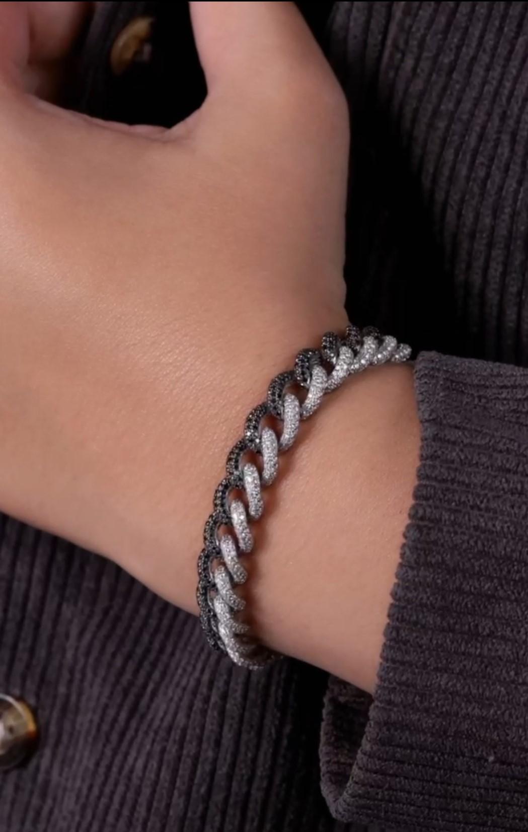 Taglio misto NWT $31, 500 Bracciale a catena in oro 18KT con diamante bianco grande e diamante nero in vendita