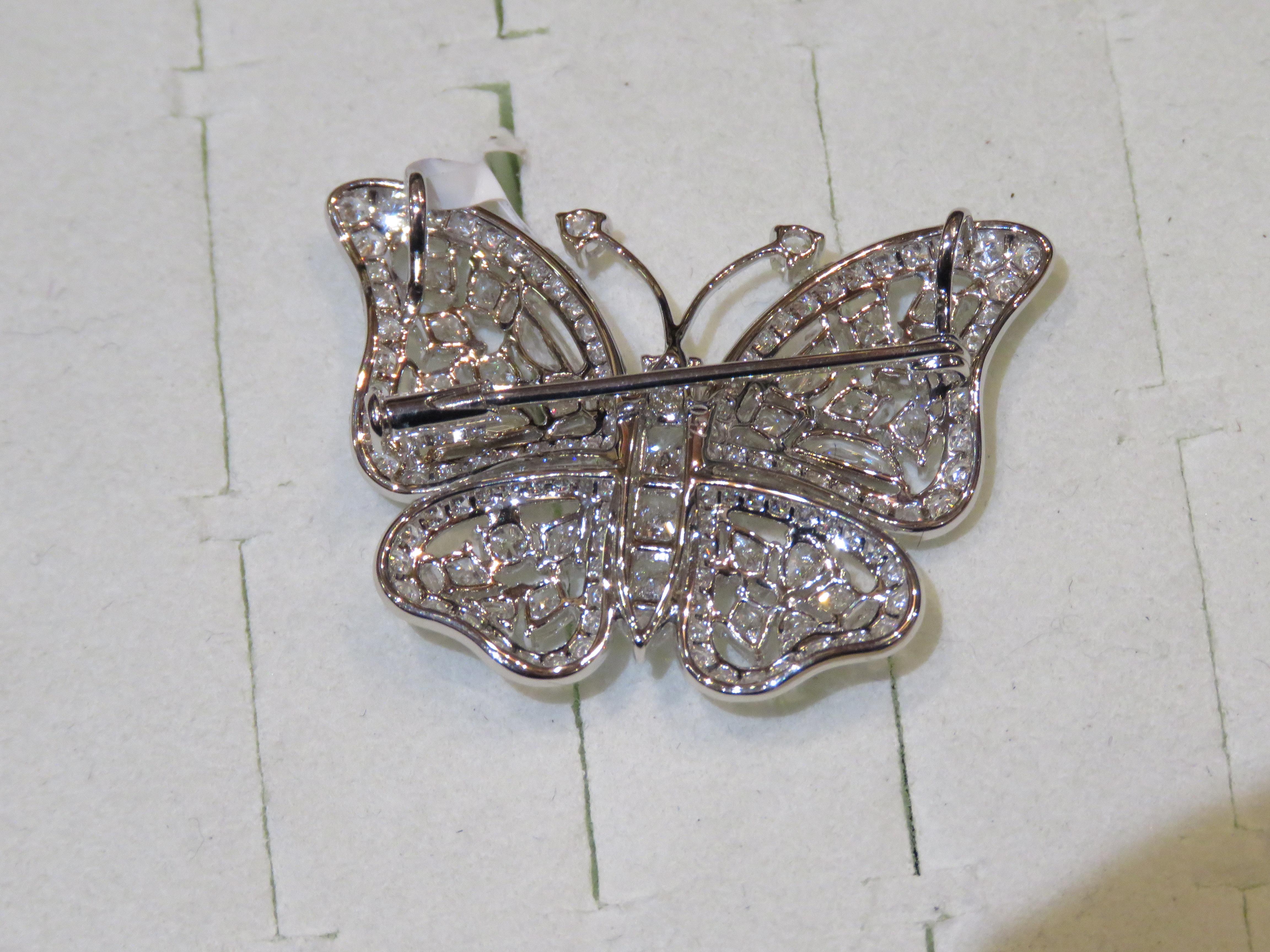 NEU $31, 700 18KT Gold Fancy glitzernder Schmetterlings-Diamant-Anhänger Brosche Pin im Zustand „Neu“ im Angebot in New York, NY