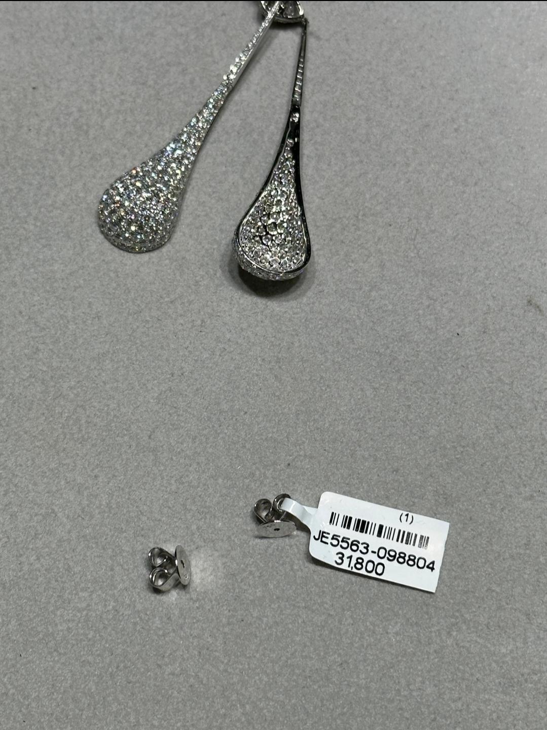 Round Cut NWT $31, 800 Magnificent 18KT Gold Fancy Glittering Diamond Drop Dangle Earrings For Sale