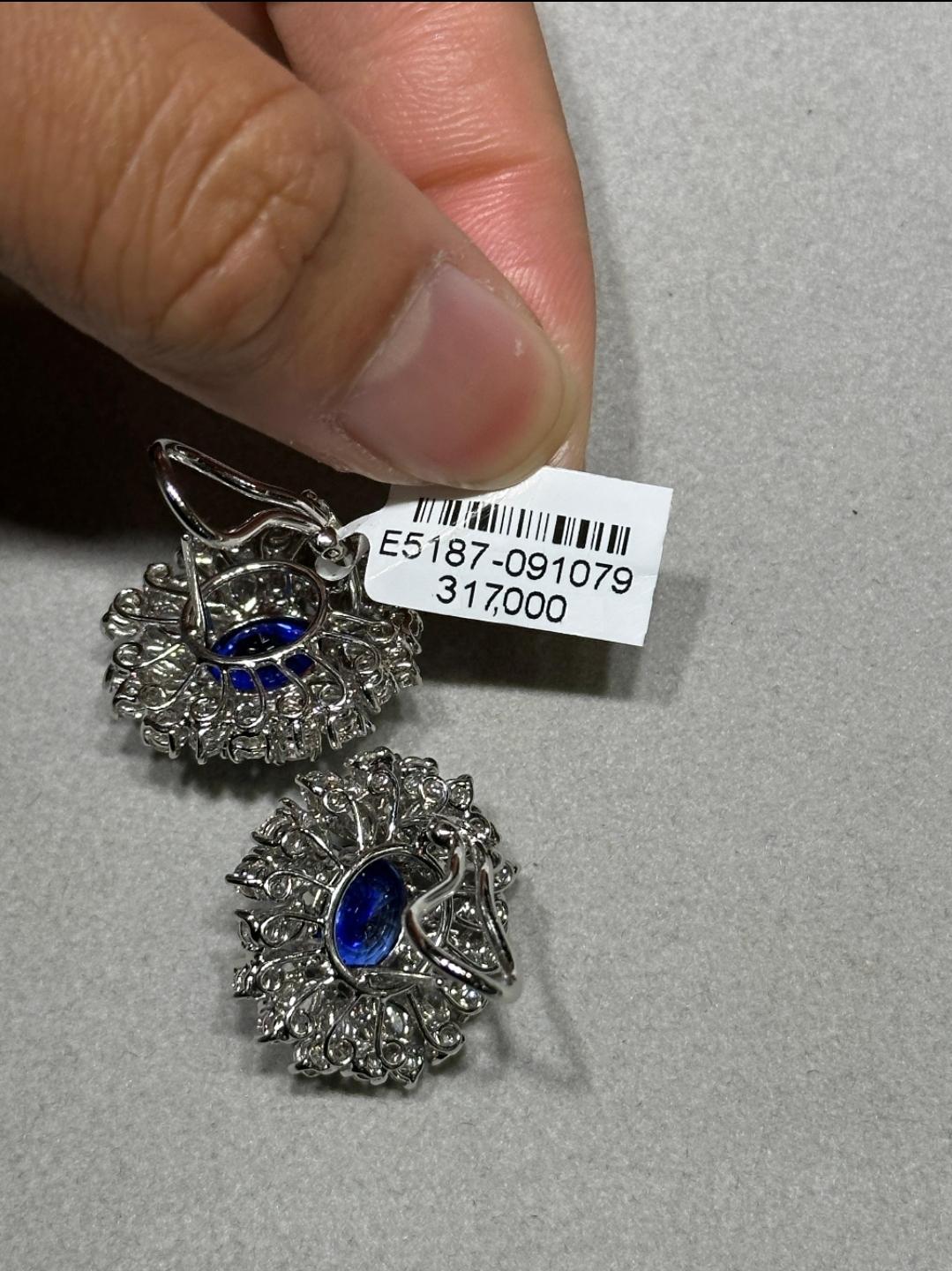 NWT $317, 000 18KT Gold Rare Gorgeous 18CT Blue Sapphire Diamond Earrings For Sale 1