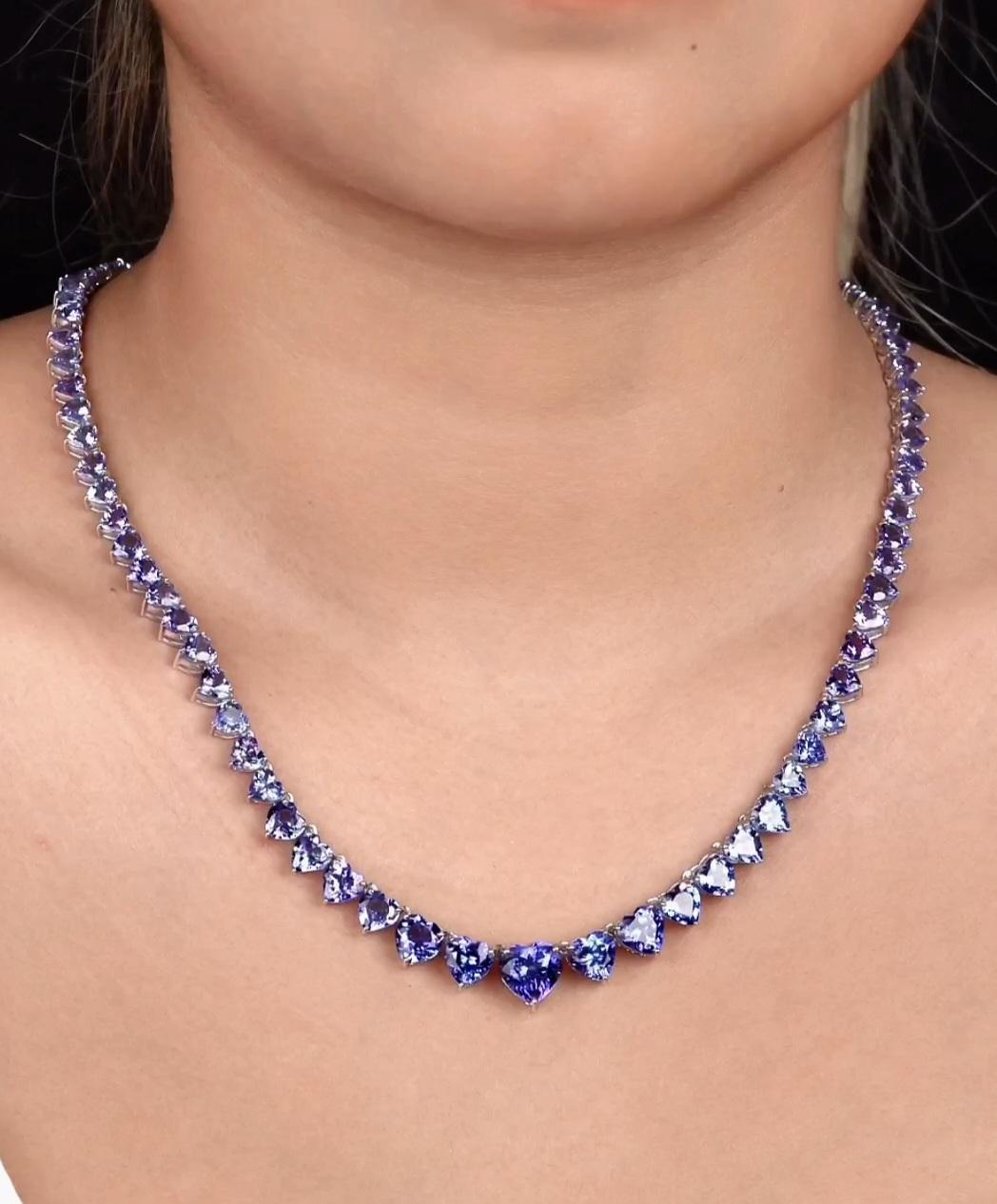 NWT $32, 000 Glittering Fancy Large Graduated Heart Tanzanite Tennis Necklace In New Condition For Sale In New York, NY