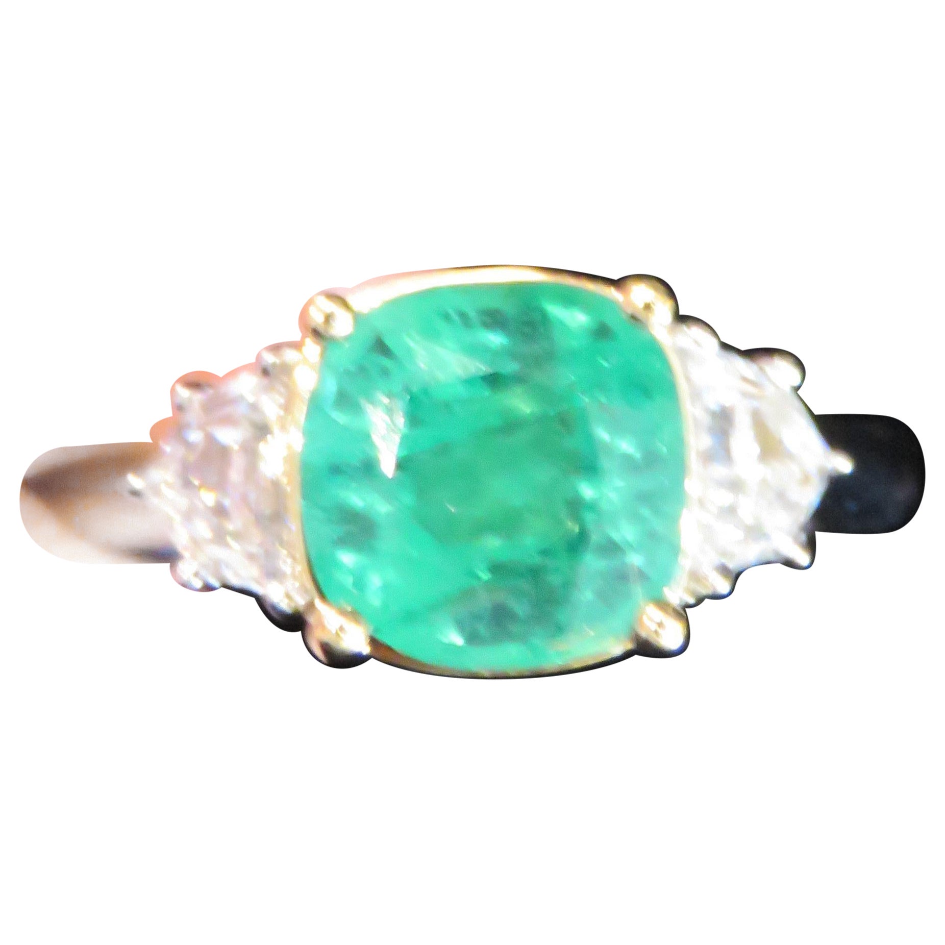 NWT $32, 499 Rare Important 18KT Gold Large 3.75CT Emerald and Diamond Ring For Sale