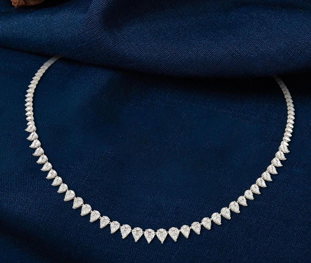 NWT $32, 500 18KT Gold Glittering Fancy Pear Diamond Cluster Strang Halskette (Gemischter Schliff) im Angebot