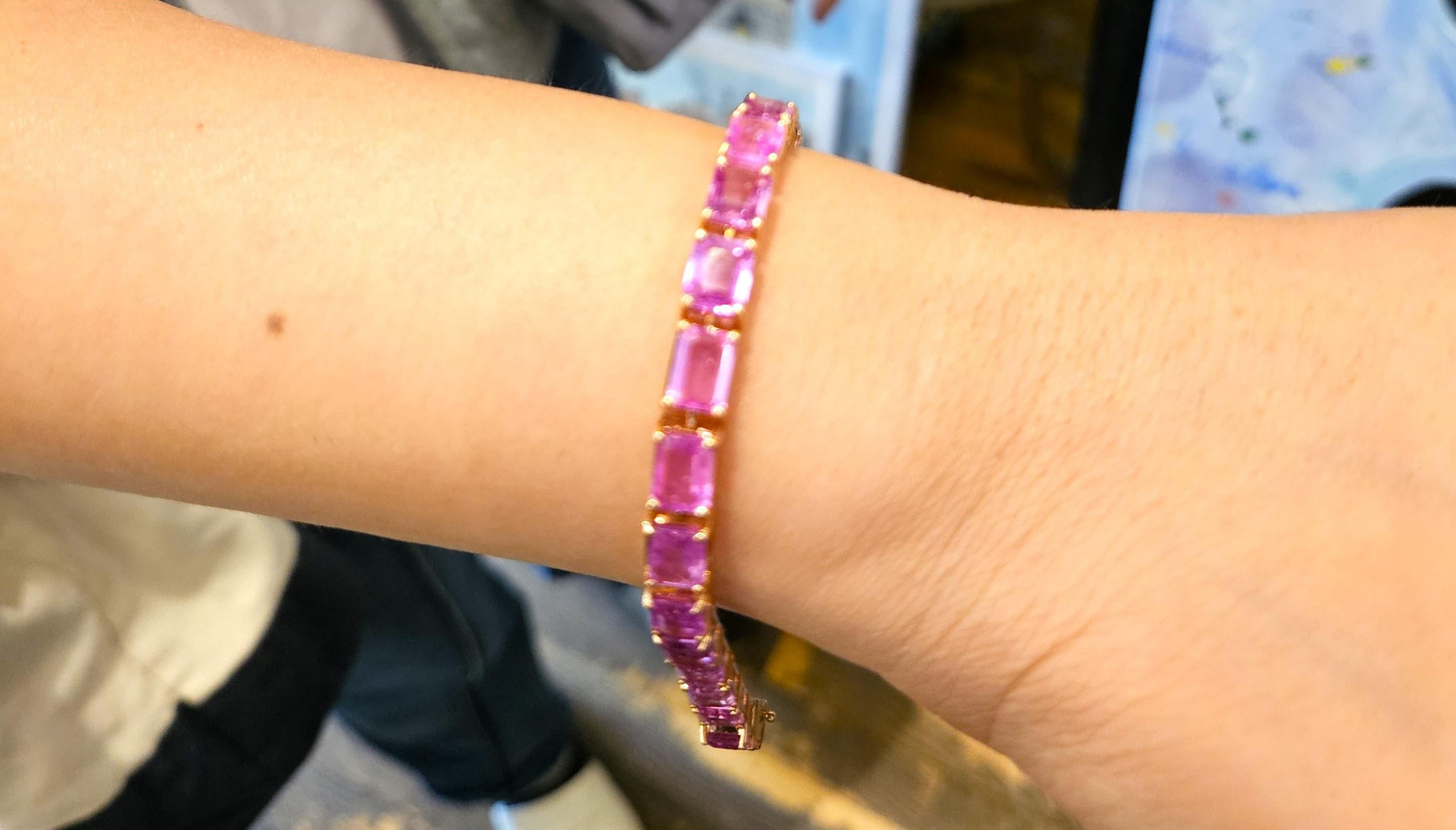 Women's NWT $33, 000 18KT Gold Fancy Glittering 28.50CT Pink Sapphire Tennis Bracelet For Sale