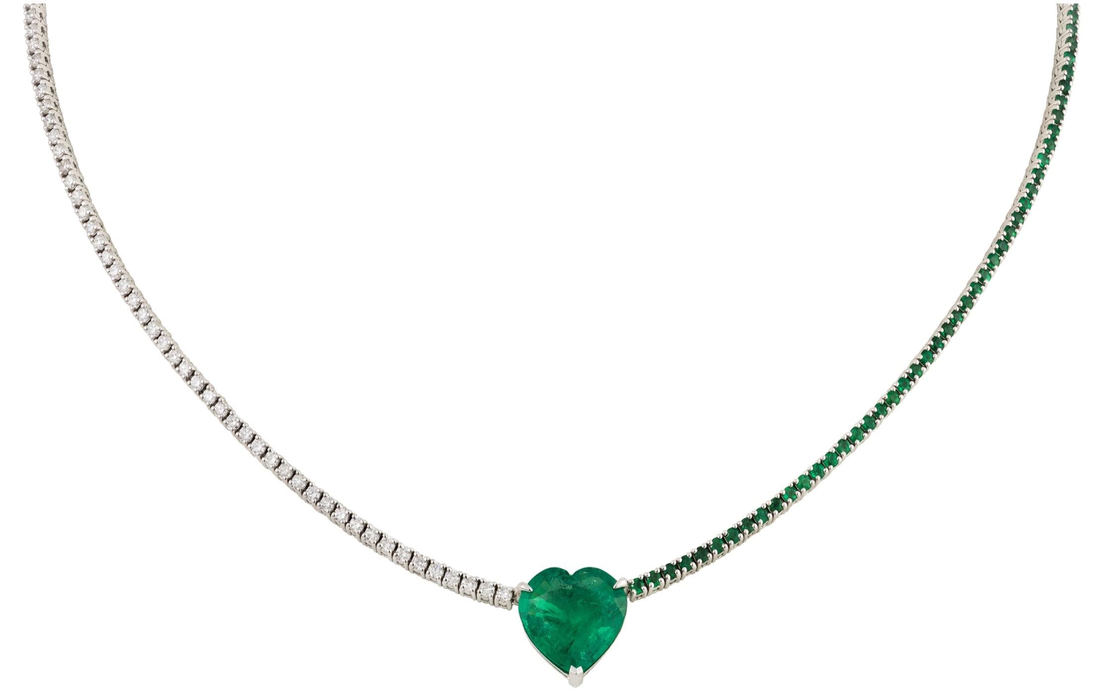 Heart Cut NWT $33, 000 18KT Gold Glittering Fancy Large Emerald Heart Diamond Necklace For Sale