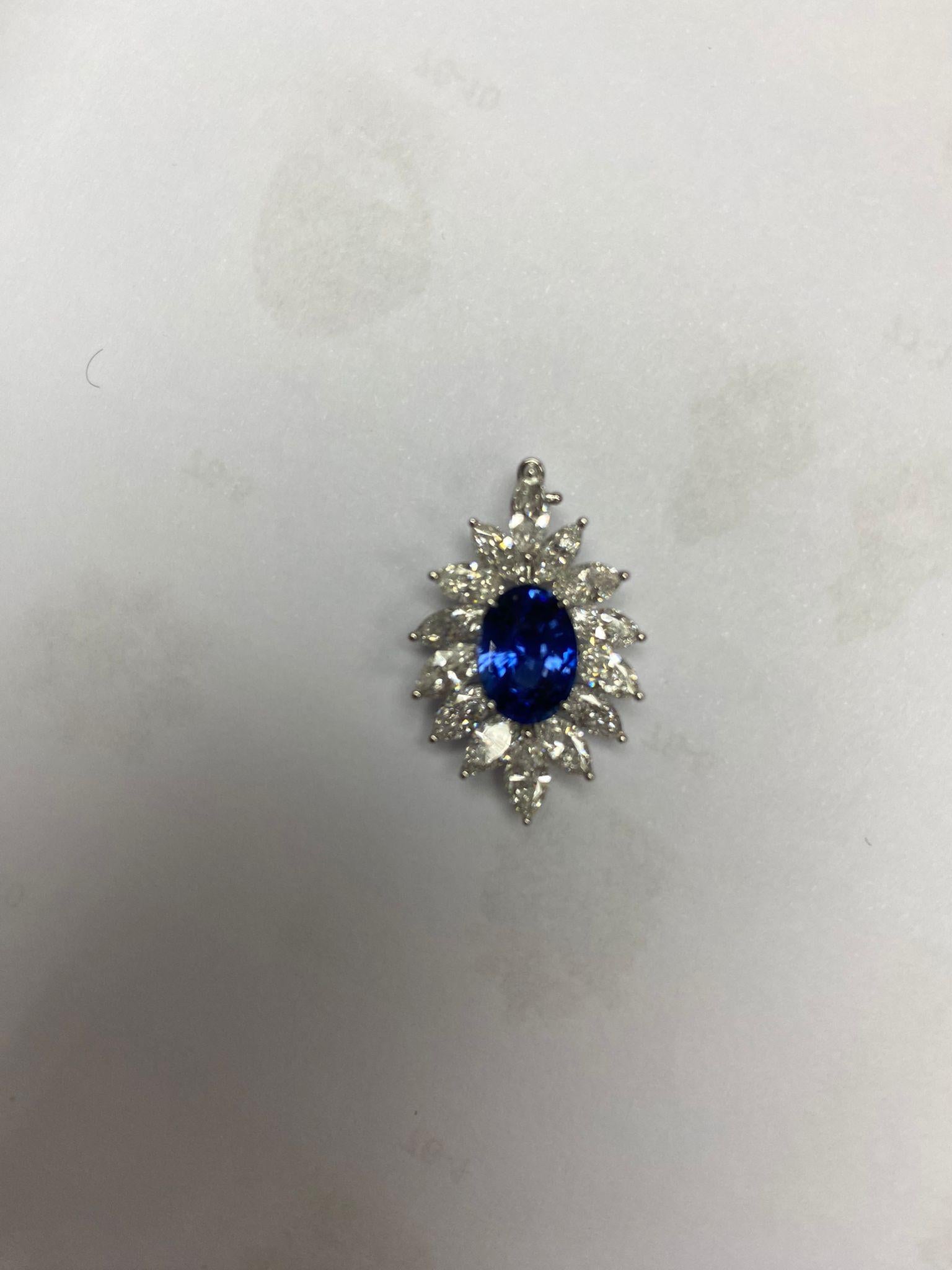 Mixed Cut NWT $34, 000 18KT Large Glittering 6CT Natural Sapphire Diamond Pendant For Sale