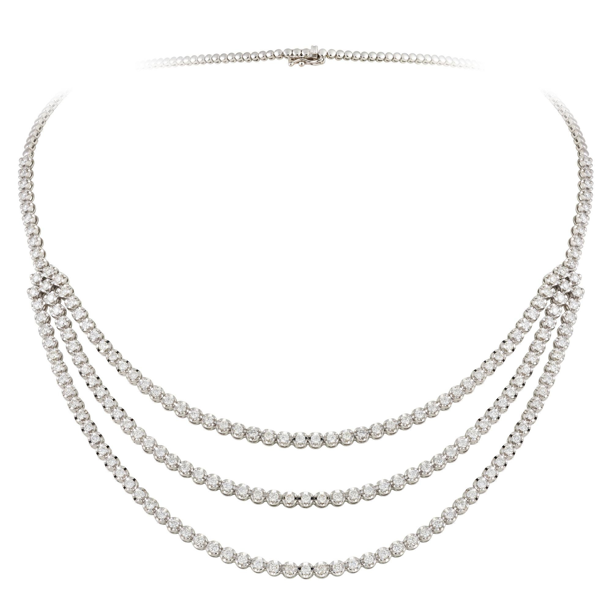 Il seguente articolo che offriamo è questa rara e importante collana di diamanti a tre fili in oro 18KT, splendida e scintillante. La collana contiene circa 7 carati di splendidi diamanti scintillanti incastonati in oro 18 carati!!! Le pietre sono