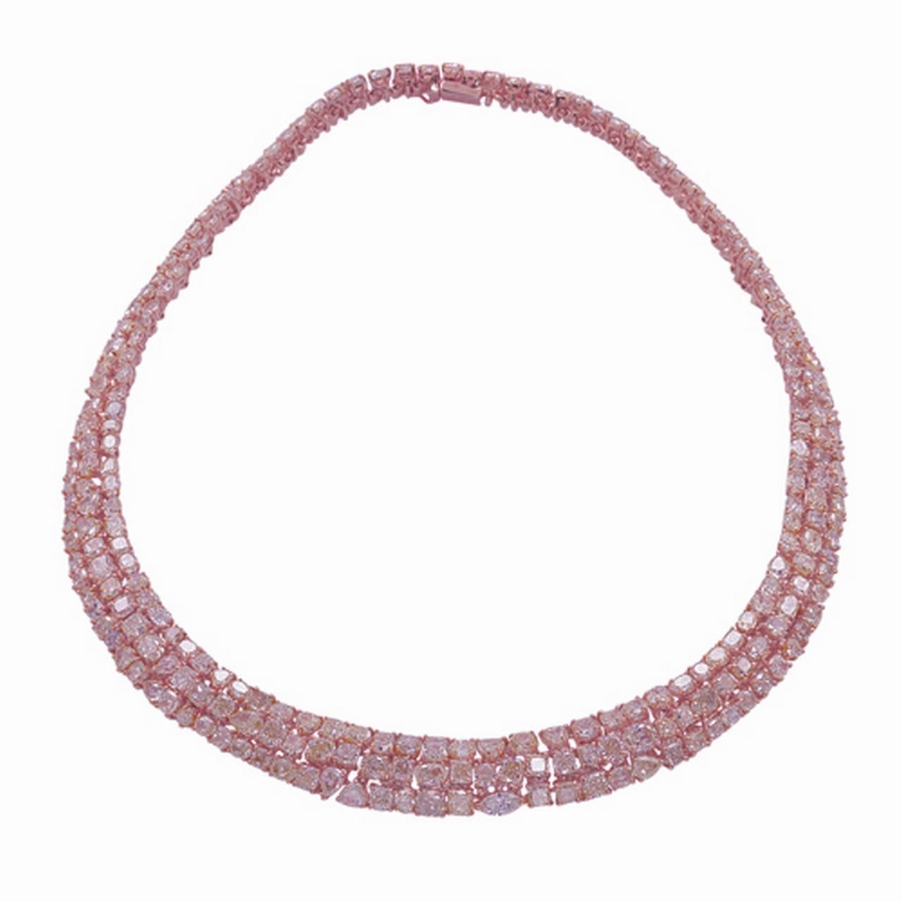 Das folgende Element, das wir anbieten, ist dieses extrem seltene schöne 18KT Gold feine seltene große rosa Diamant aufwendige Meisterwerk einer Halskette. Diese prächtige Halskette besteht aus seltenen, feinen, großen, wunderschön glitzernden, rosa