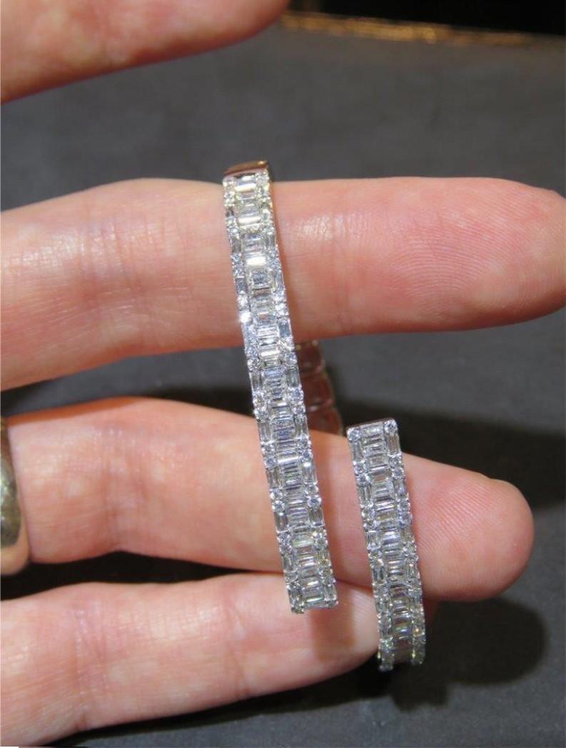 NWT $36, 000 18KT Gold 4CT Gorgeous Glittering White Diamond Bangle Bracelet For Sale 1