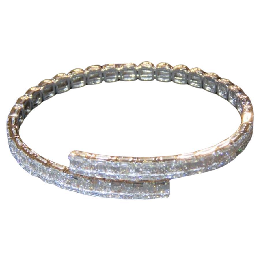 NWT $36, 000 18KT Gold 4CT Gorgeous Glittering White Diamond Bangle Bracelet