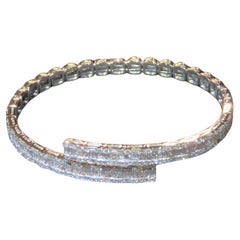 NWT $36, 000 18KT Gold 4CT Gorgeous Glittering White Diamond Bangle Bracelet