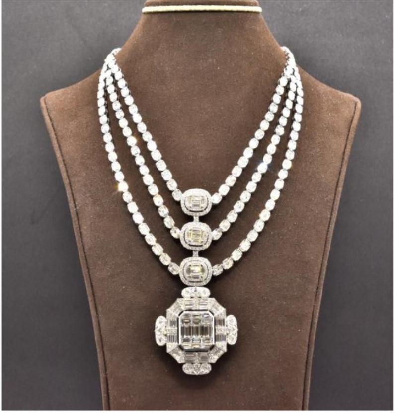Donna NWT $366, 747 Rare Fancy 18 Karat Gold Gorgeous 40CT Diamond Drop Necklace in vendita